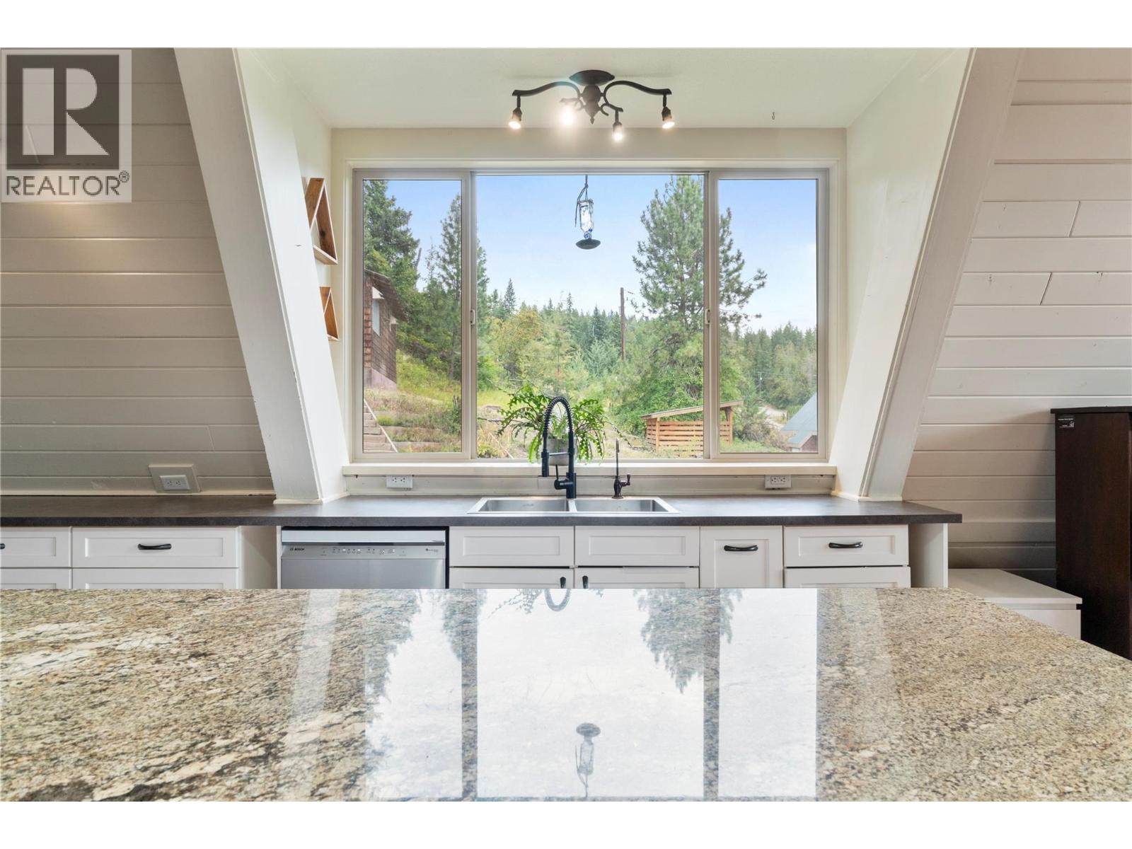 6551 40 Street Nw, Salmon Arm, British Columbia V1E 3A5 - Photo 11 - 10359791