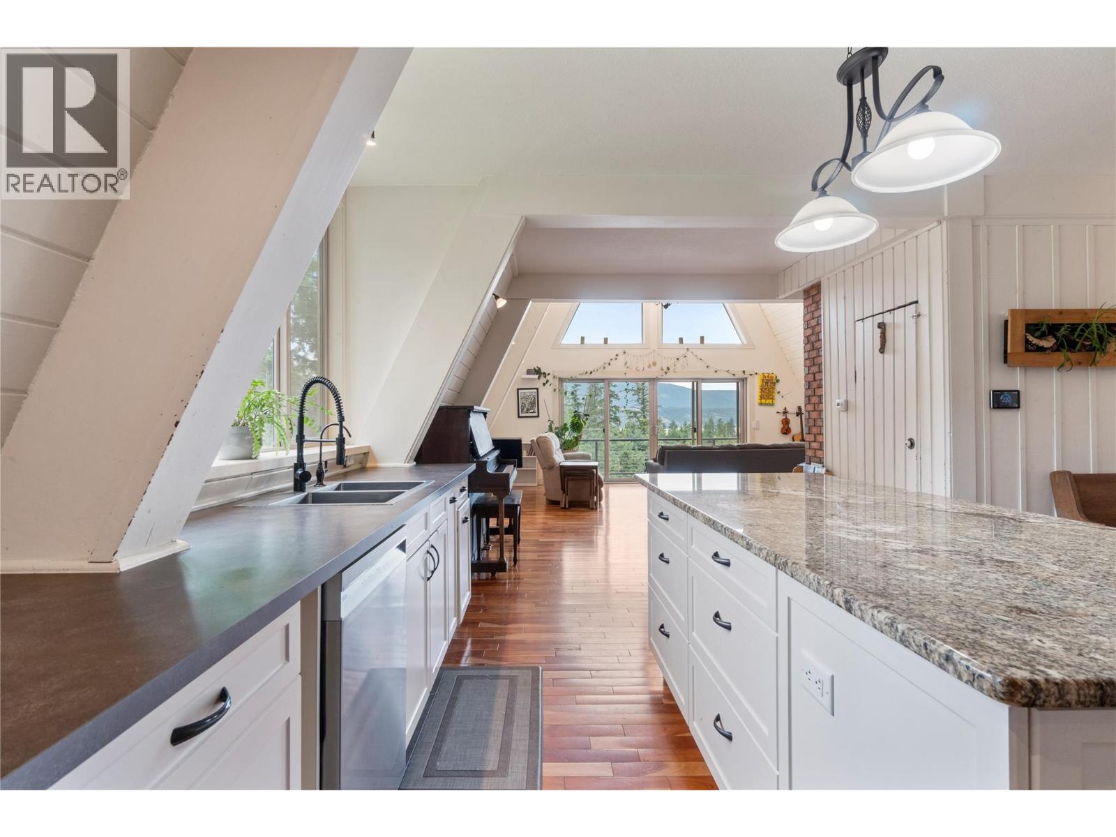 6551 40 Street Nw, Salmon Arm, British Columbia V1E 3A5 - Photo 7 - 10359791