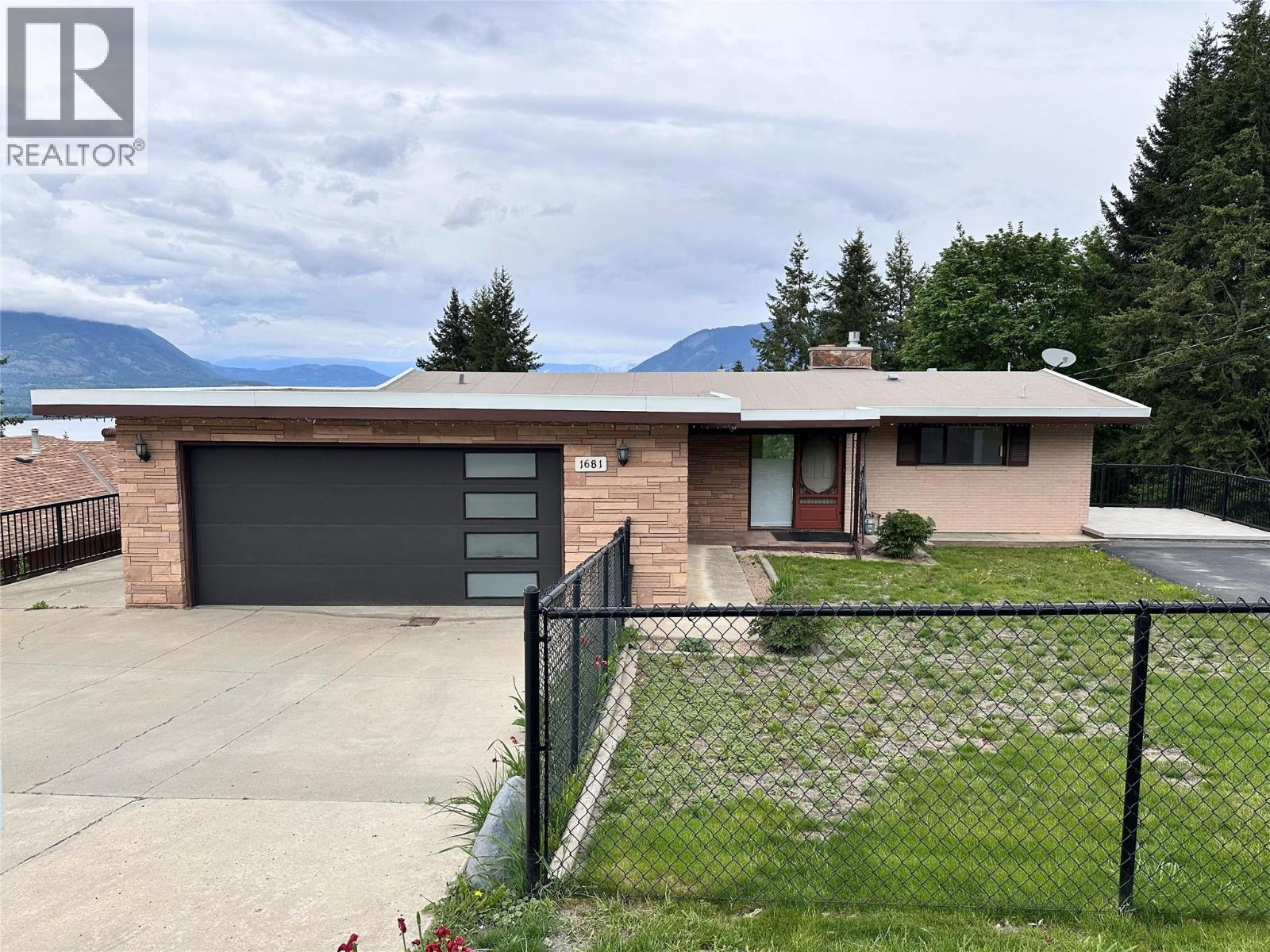 1681 12 Avenue Se, Salmon Arm, British Columbia  V1E 2E4 - Photo 1 - 10361899