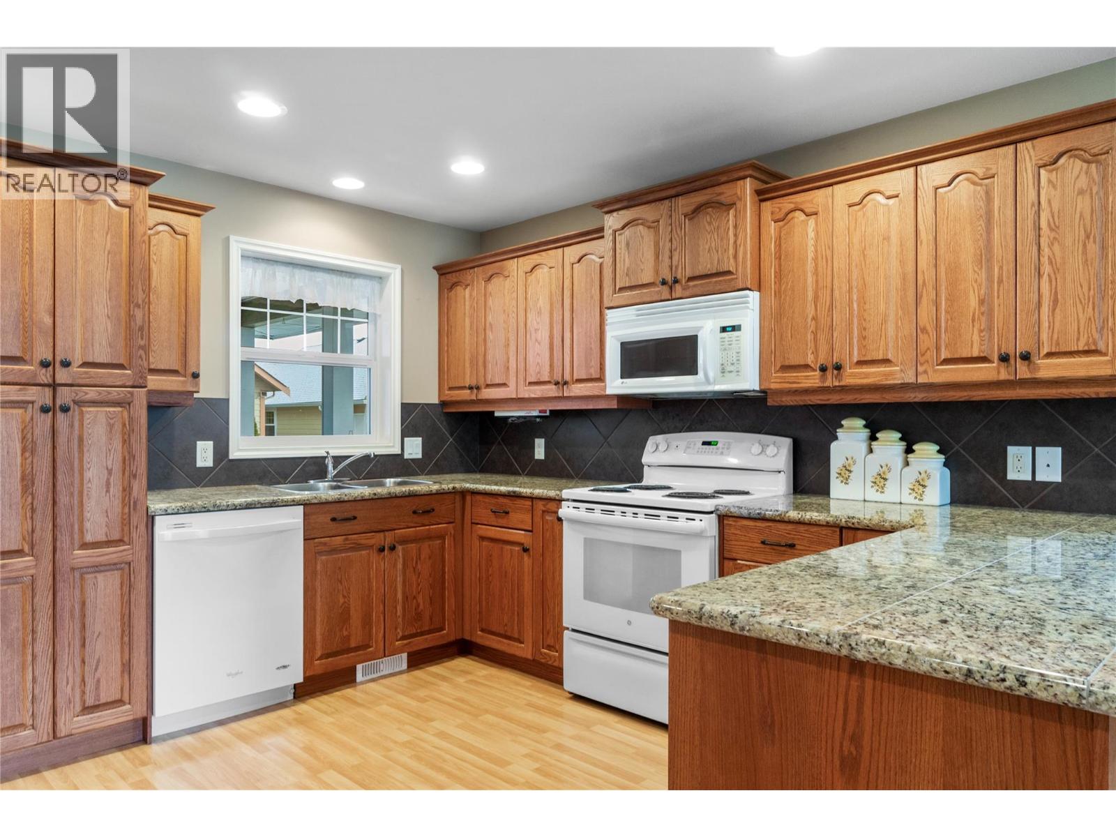 1231 10 Street Sw Unit# 19, Salmon Arm, British Columbia  V1E 0A5 - Photo 4 - 10378138