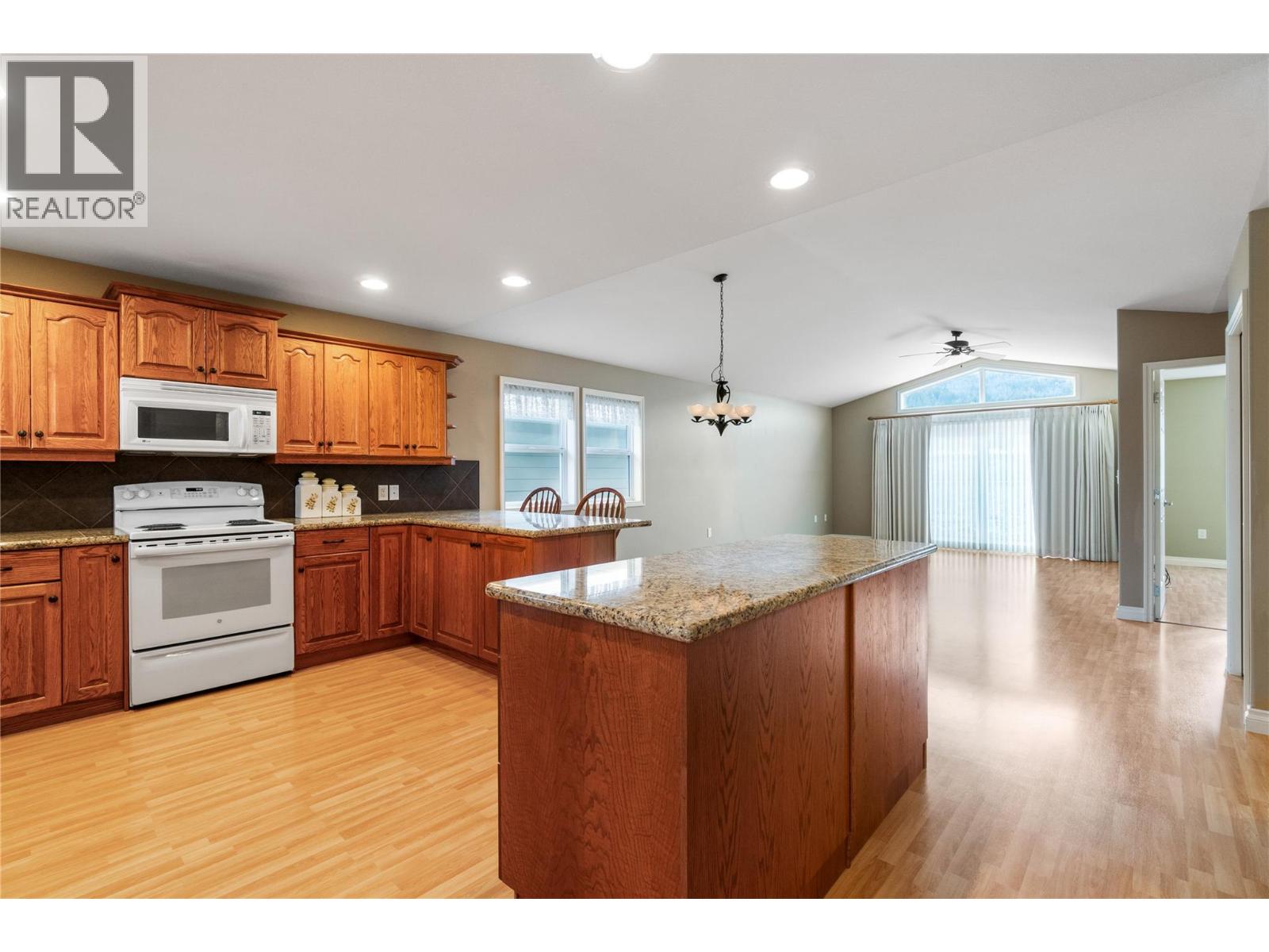 1231 10 Street Sw Unit# 19, Salmon Arm, British Columbia  V1E 0A5 - Photo 7 - 10378138