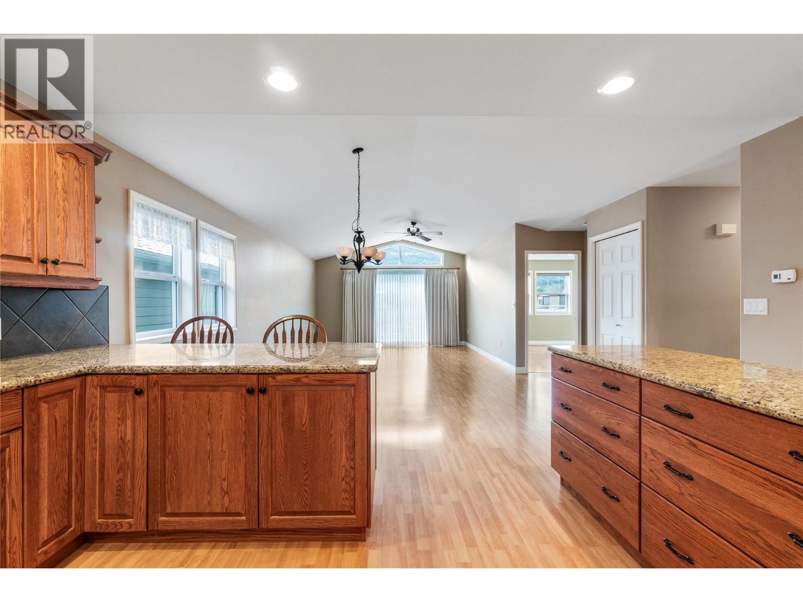 1231 10 Street Sw Unit# 19, Salmon Arm, British Columbia  V1E 0A5 - Photo 8 - 10378138