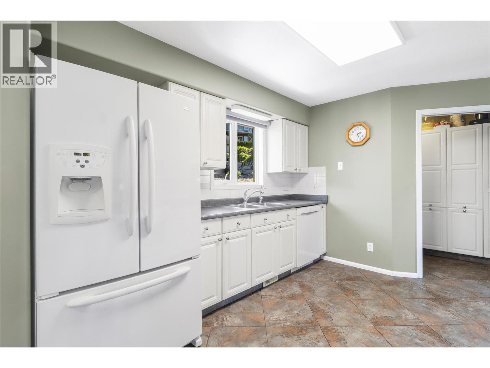 2250 3 Avenue Se, Salmon Arm, British Columbia  V1E 1K1 - Photo 10 - 10379451