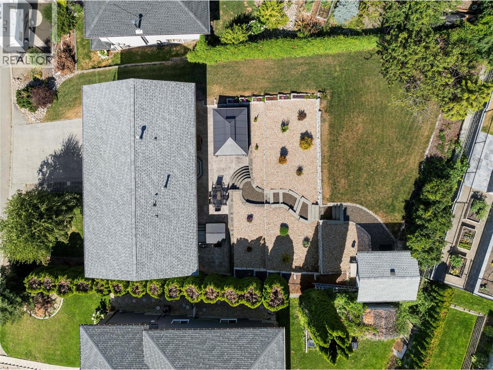 2250 3 Avenue Se, Salmon Arm, British Columbia  V1E 1K1 - Photo 2 - 10379451