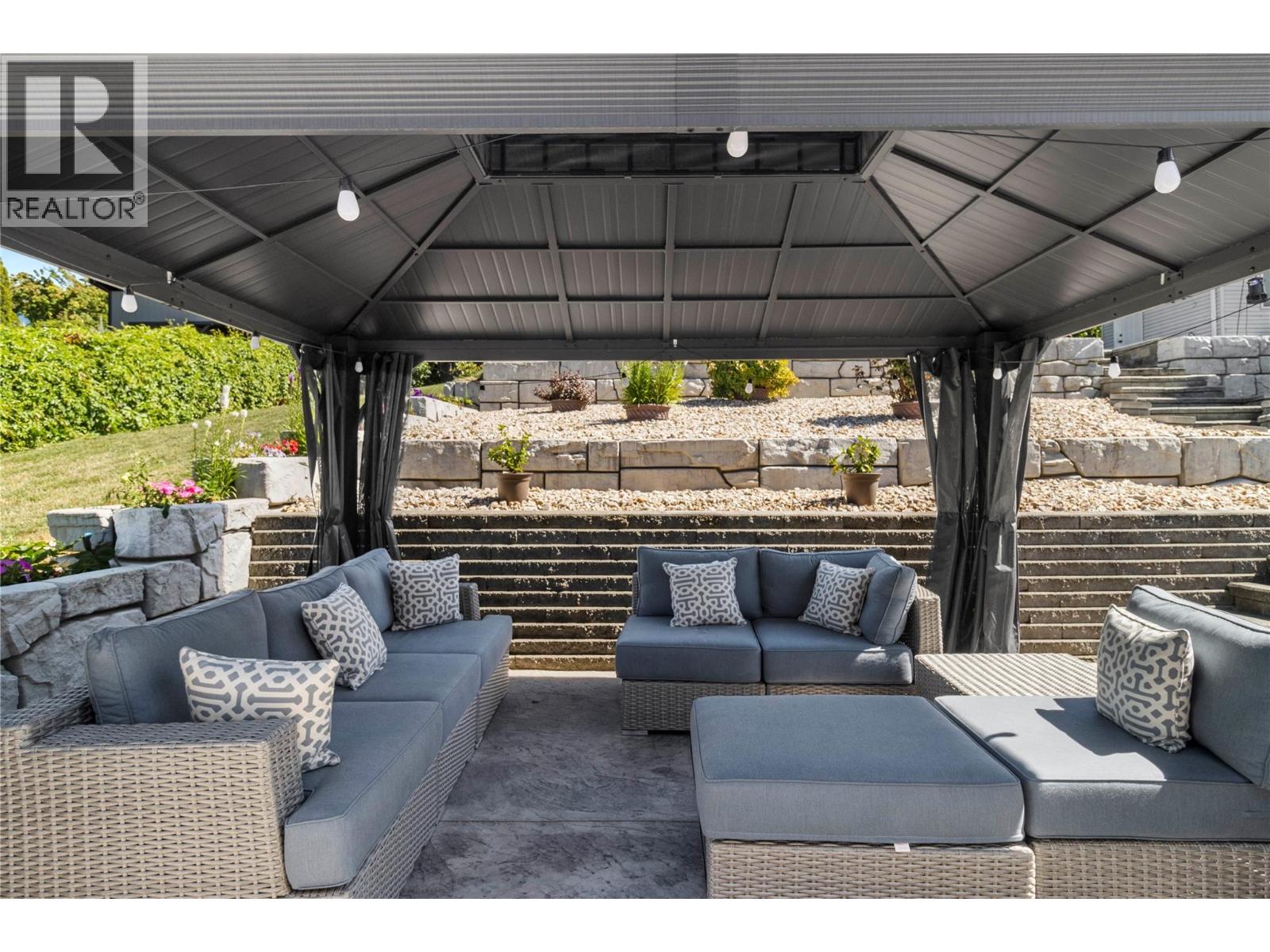 2250 3 Avenue Se, Salmon Arm, British Columbia  V1E 1K1 - Photo 32 - 10379451