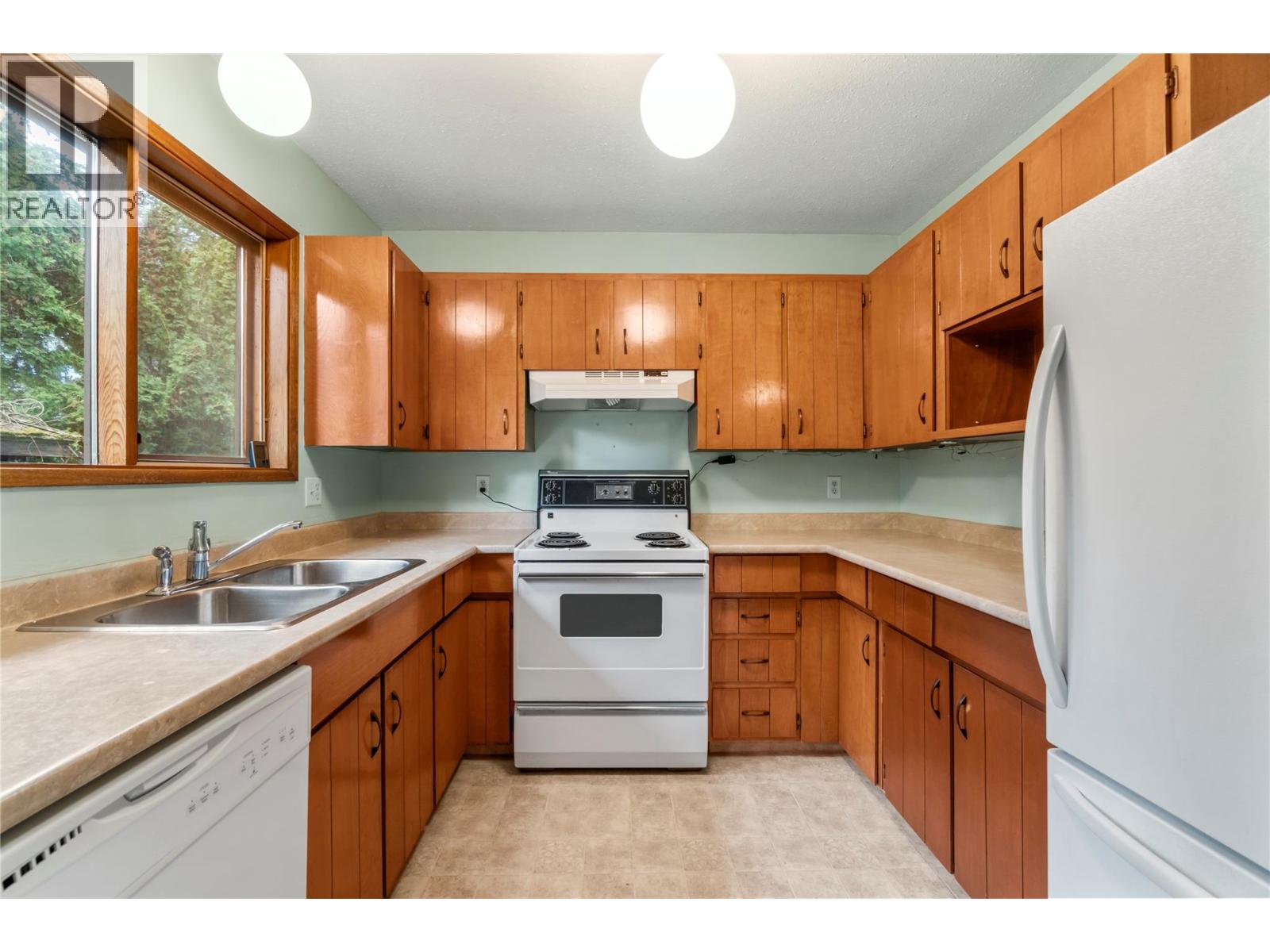 2510 5 Avenue Ne, Salmon Arm, British Columbia  V1E 2K3 - Photo 12 - 10381410