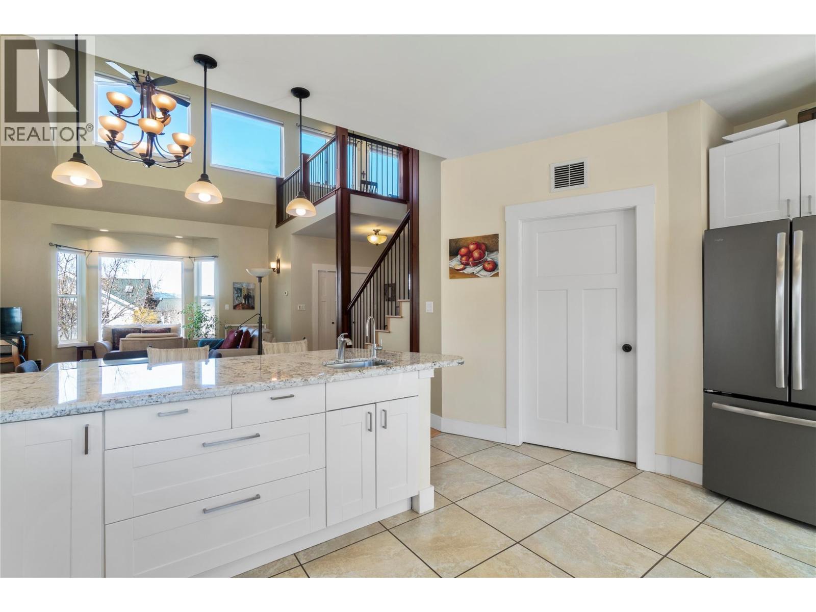 1050 9 Avenue Ne, Salmon Arm, British Columbia  V1E 4A8 - Photo 16 - 10383100