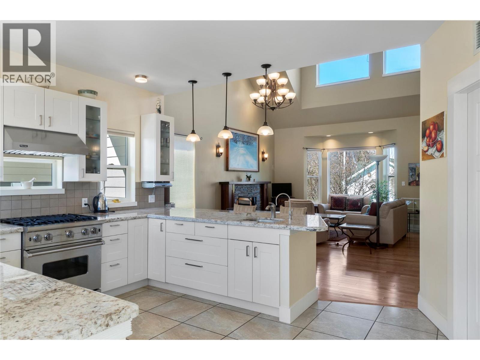 1050 9 Avenue Ne, Salmon Arm, British Columbia  V1E 4A8 - Photo 19 - 10383100