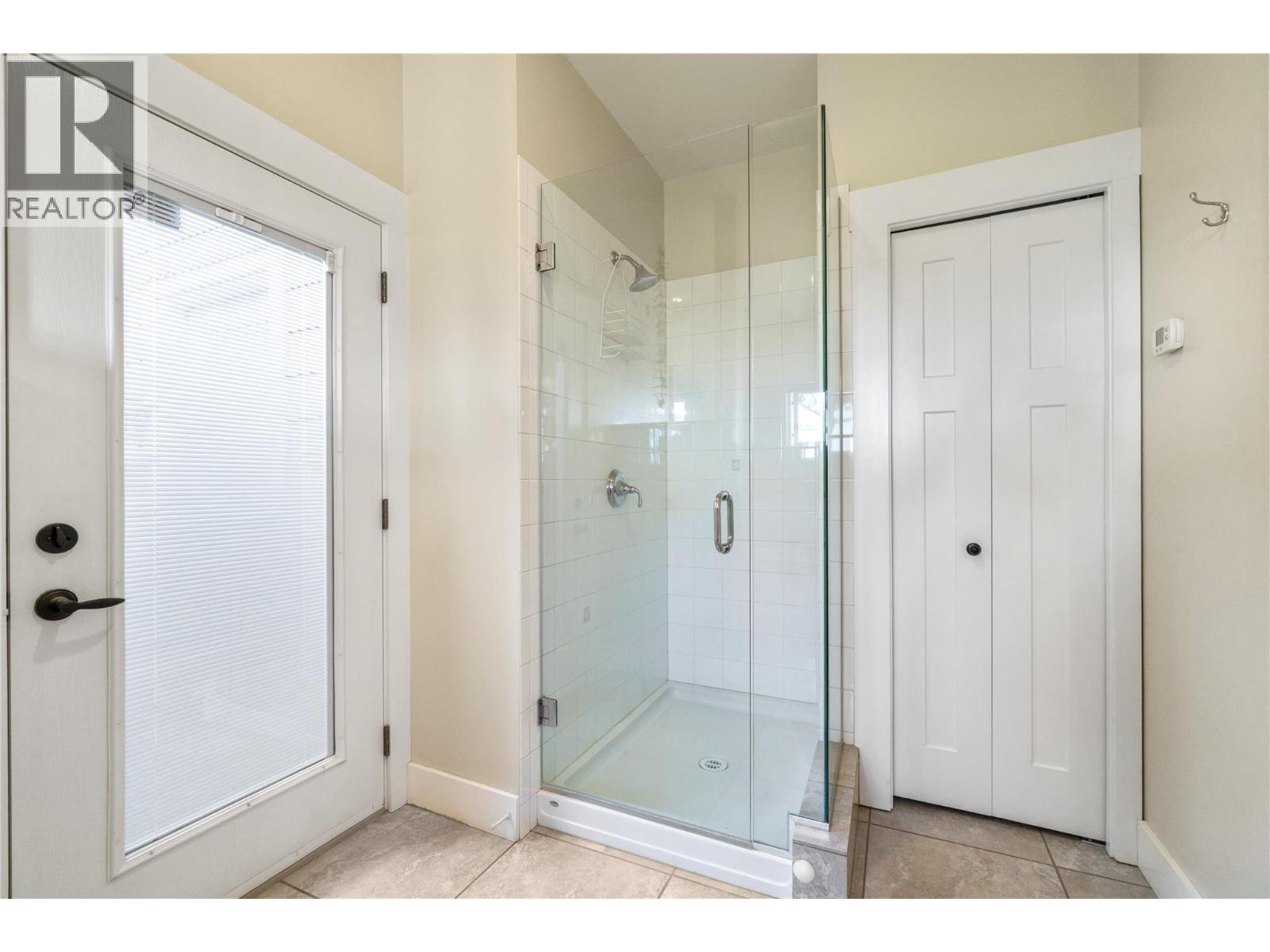 1050 9 Avenue Ne, Salmon Arm, British Columbia  V1E 4A8 - Photo 24 - 10383100