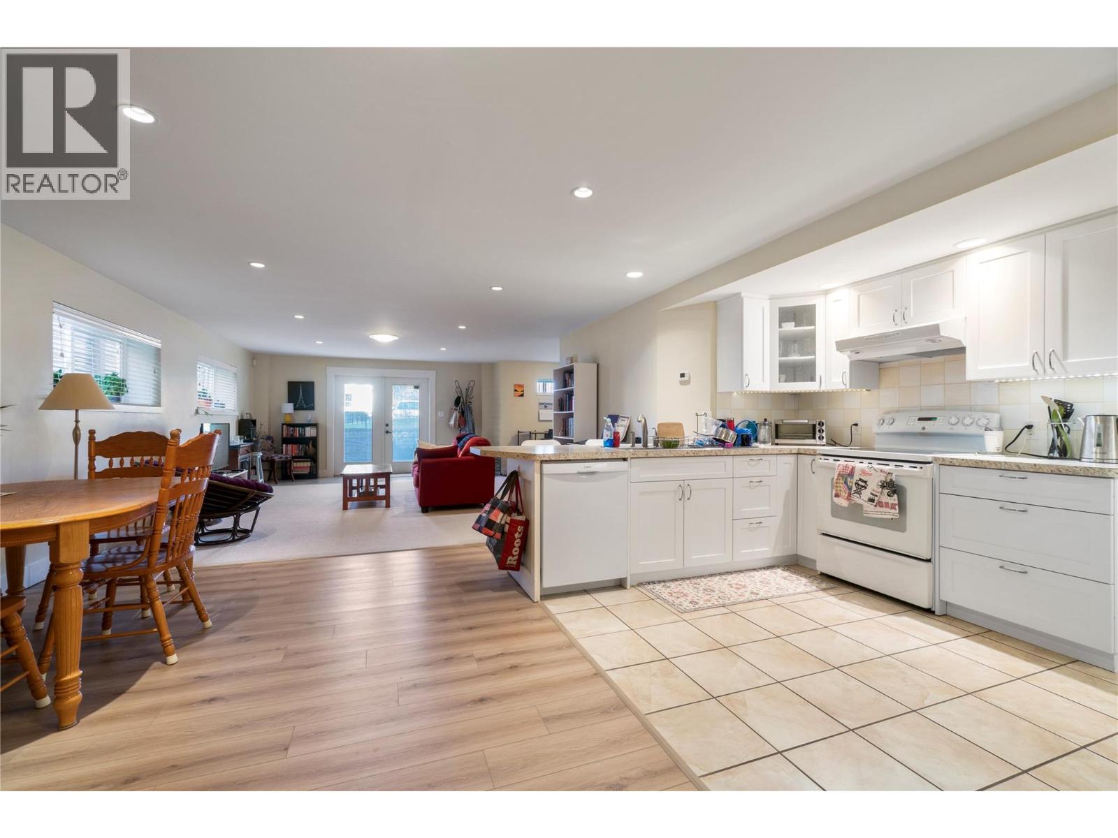 1050 9 Avenue Ne, Salmon Arm, British Columbia  V1E 4A8 - Photo 45 - 10383100