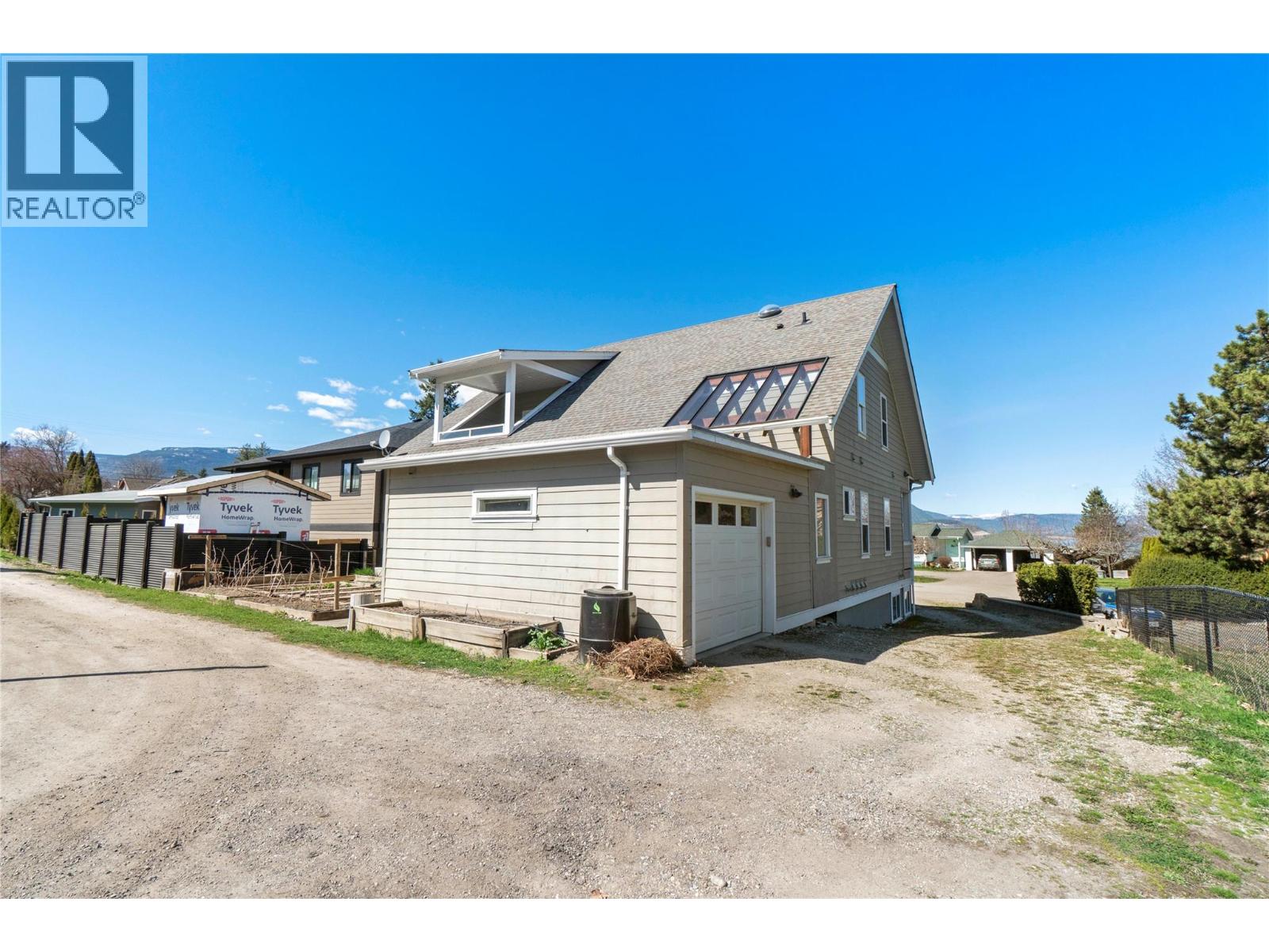 1050 9 Avenue Ne, Salmon Arm, British Columbia  V1E 4A8 - Photo 51 - 10383100