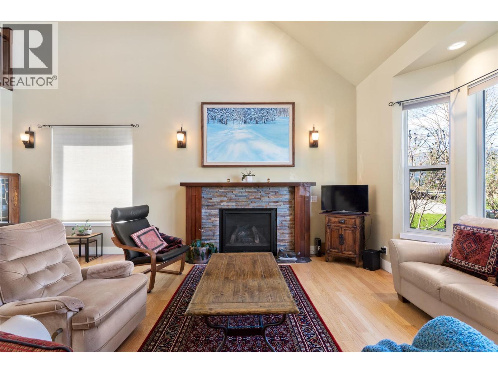 1050 9 Avenue Ne, Salmon Arm, British Columbia  V1E 4A8 - Photo 6 - 10383100