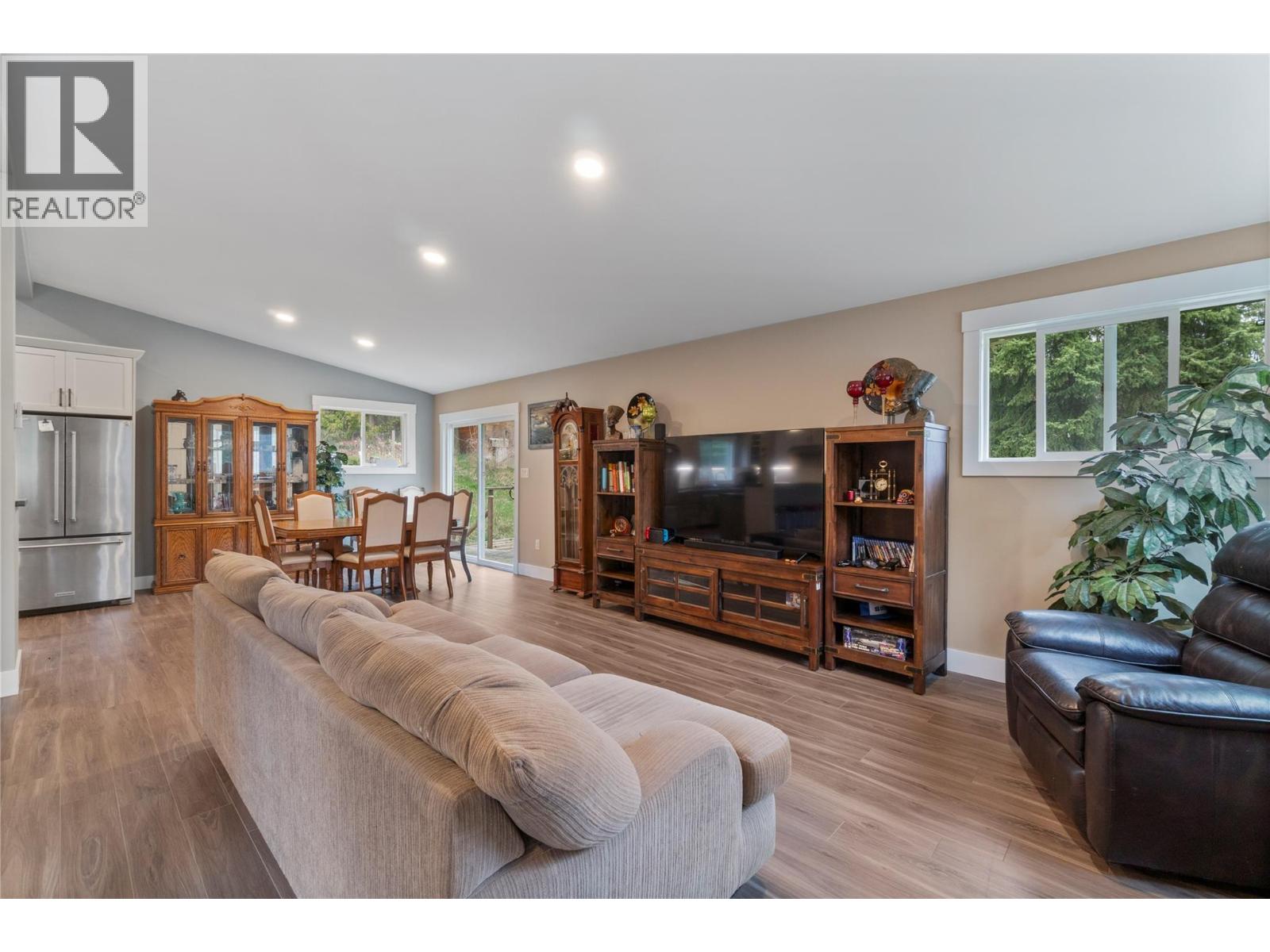 719 Abbington Lane, Tappen, British Columbia  V0E 2X3 - Photo 10 - 10383222