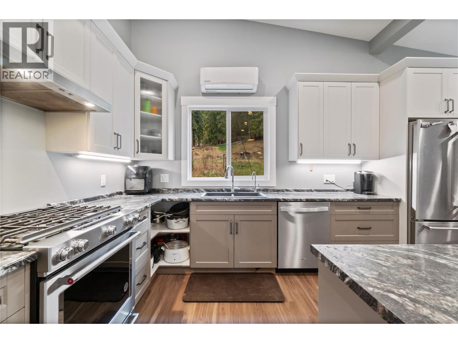 719 Abbington Lane, Tappen, British Columbia  V0E 2X3 - Photo 14 - 10383222