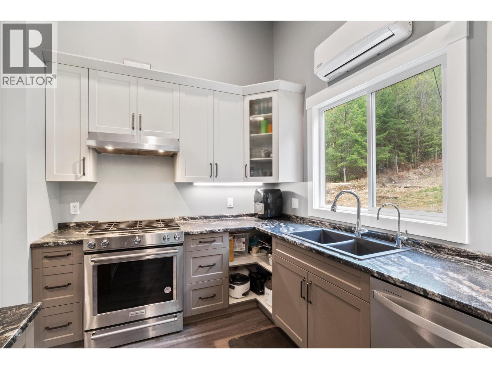 719 Abbington Lane, Tappen, British Columbia  V0E 2X3 - Photo 15 - 10383222