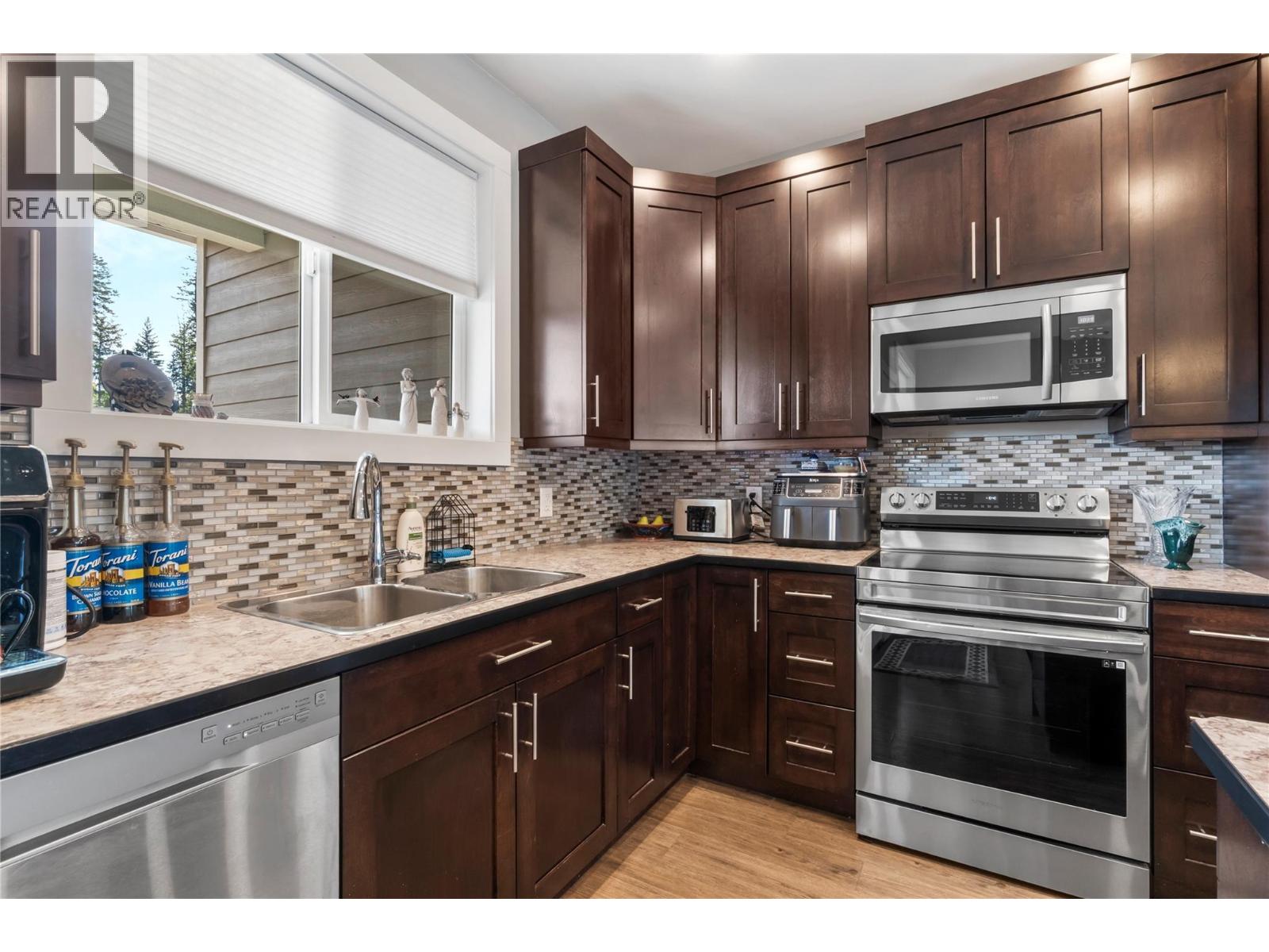 1260 23 Street Se, Salmon Arm, British Columbia  V1E 0C7 - Photo 5 - 10384983