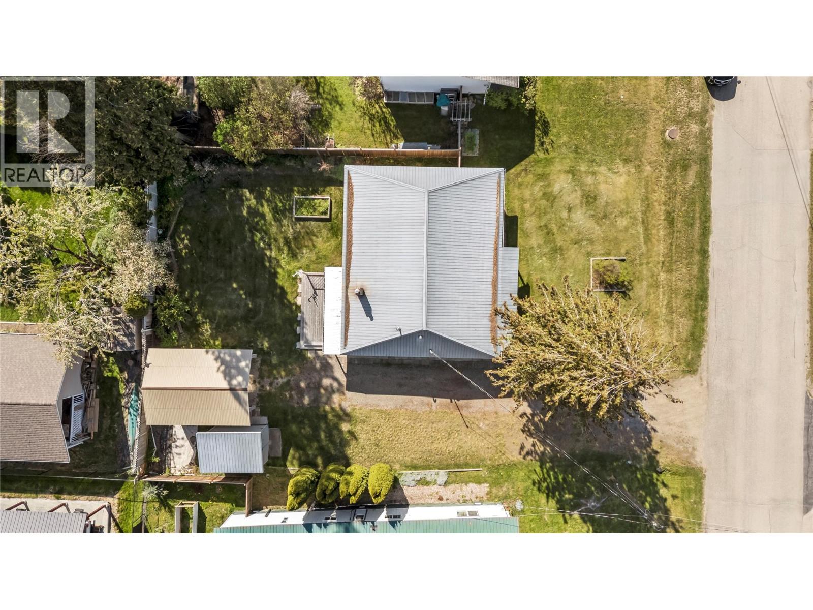 725 Conn Street, Sicamous, British Columbia  V0E 2V0 - Photo 2 - 10385147