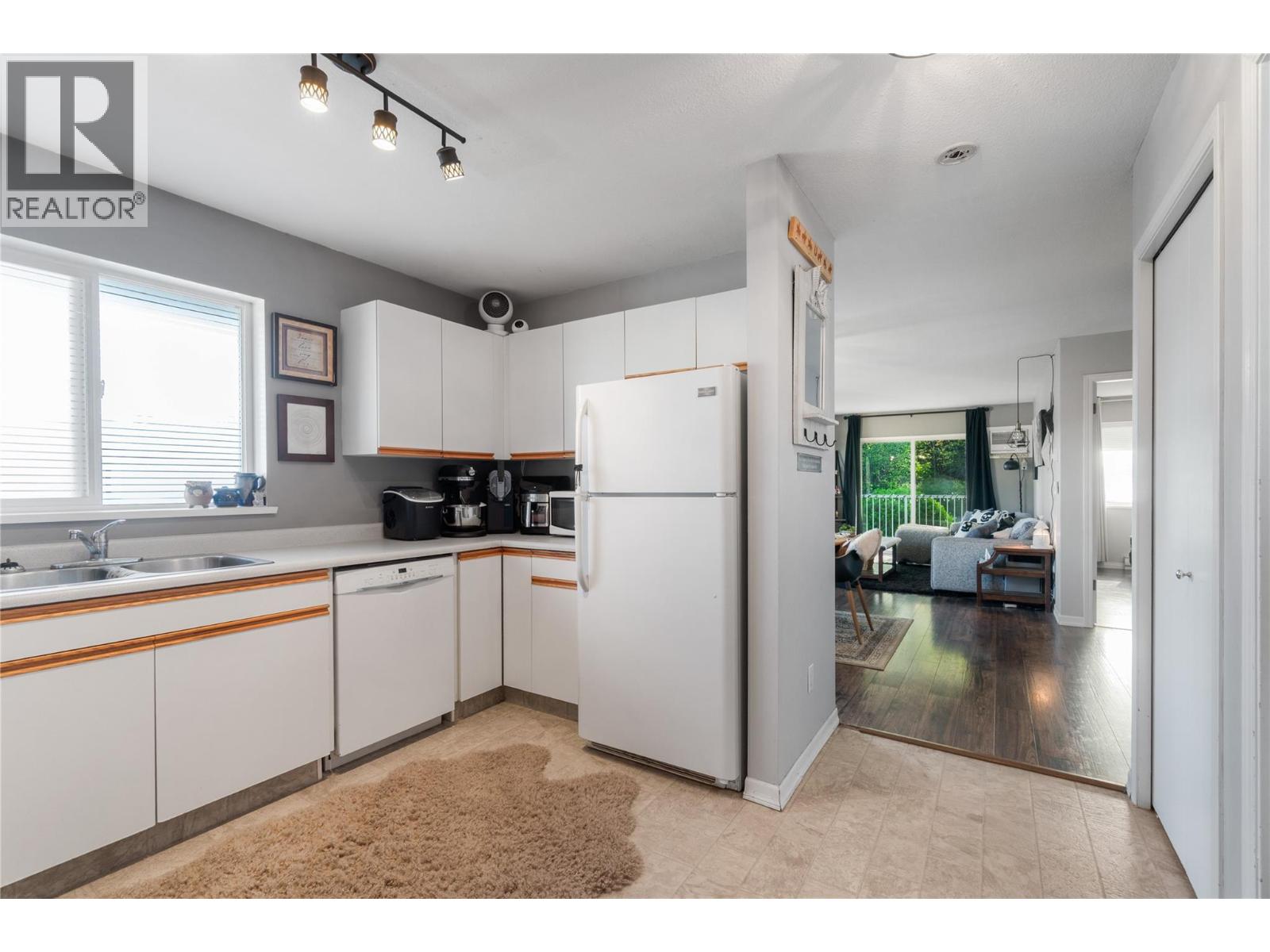 831 2 Street Se Unit# 201, Salmon Arm, British Columbia  V1E 1S6 - Photo 4 - 10385339