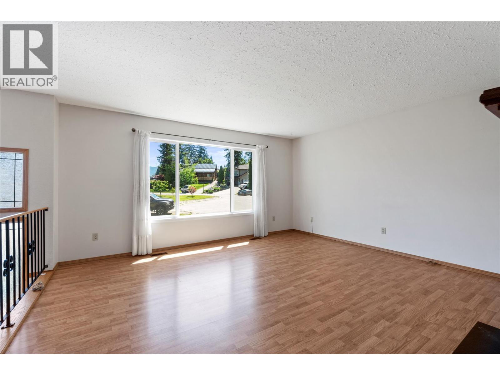 851 26 Street Se, Salmon Arm, British Columbia V1E 2H6 - Photo 10 - 10389410