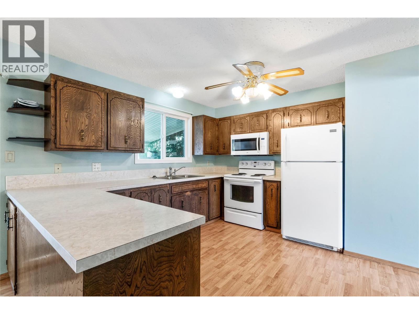 851 26 Street Se, Salmon Arm, British Columbia V1E 2H6 - Photo 5 - 10389410