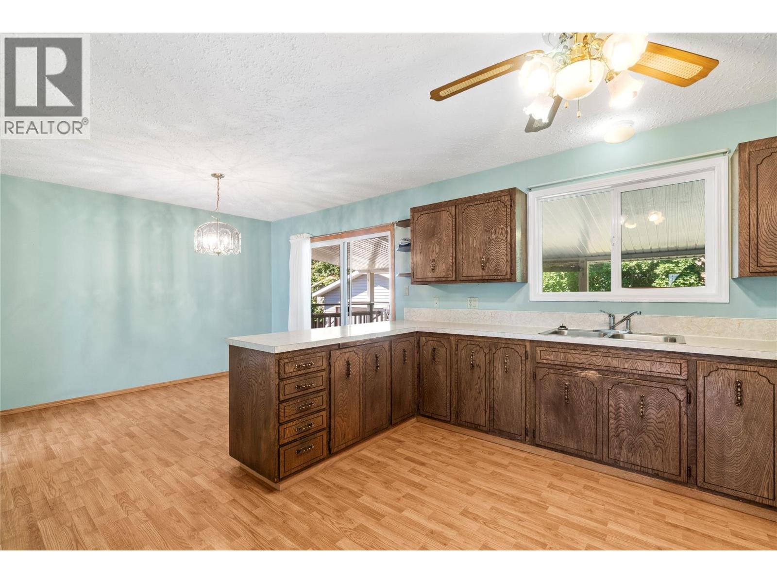 851 26 Street Se, Salmon Arm, British Columbia V1E 2H6 - Photo 6 - 10389410