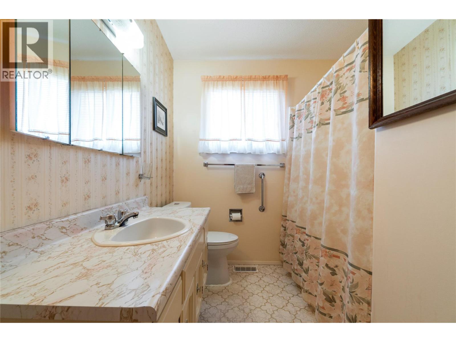 1730 36 Street Ne, Salmon Arm, British Columbia V1E 2Z1 - Photo 16 - 10392172