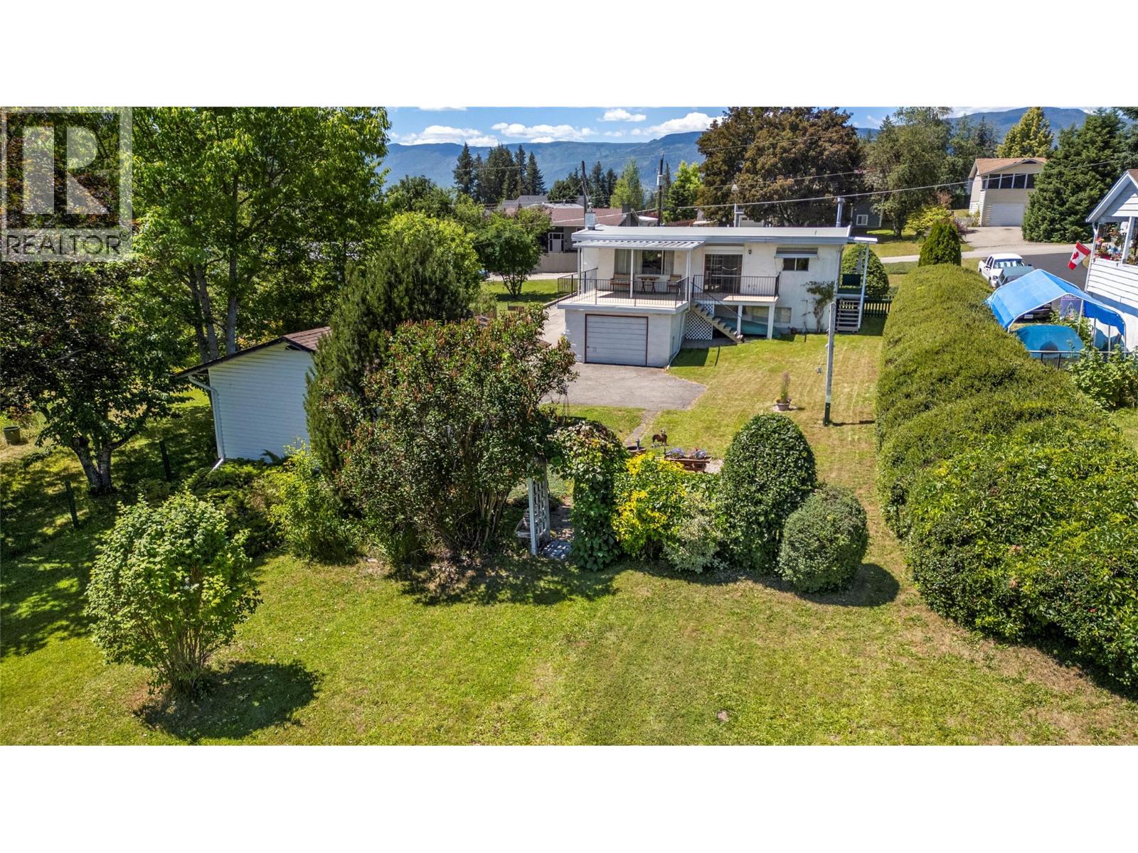 1730 36 Street Ne, Salmon Arm, British Columbia V1E 2Z1 - Photo 3 - 10392172