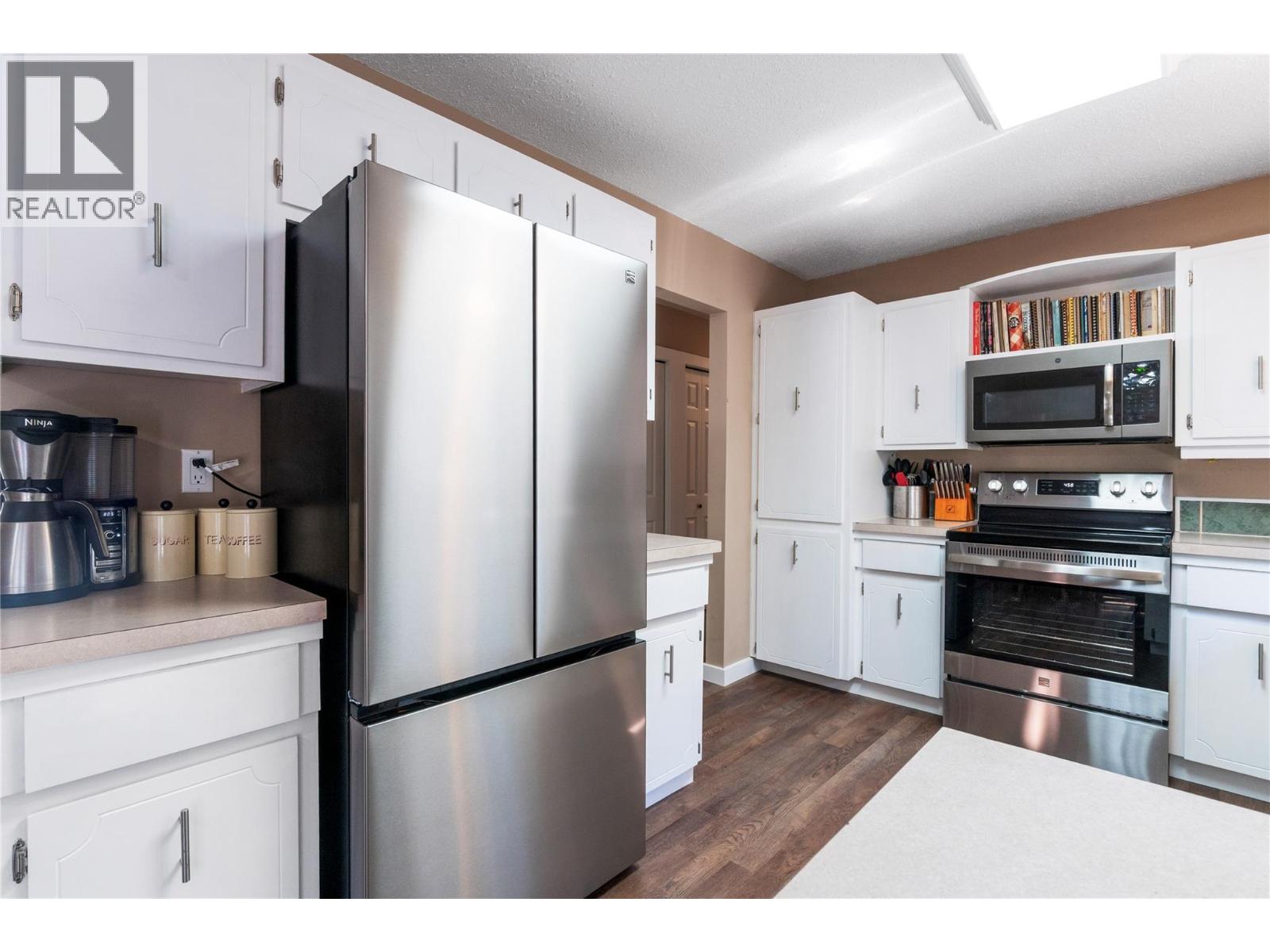 713 Hemlock Crescent, Sicamous, British Columbia  V0E 2V1 - Photo 6 - 10392431