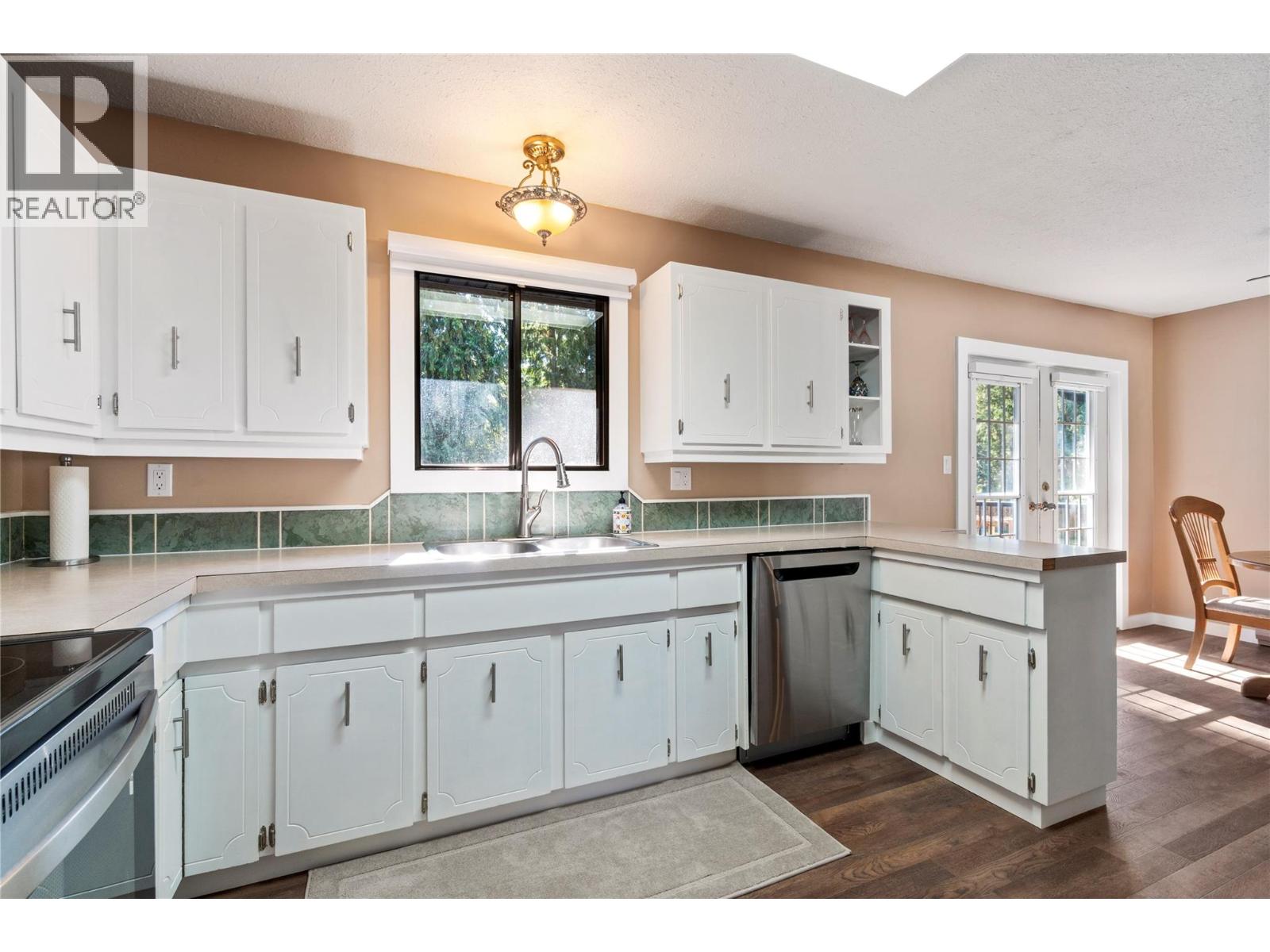 713 Hemlock Crescent, Sicamous, British Columbia  V0E 2V1 - Photo 8 - 10392431