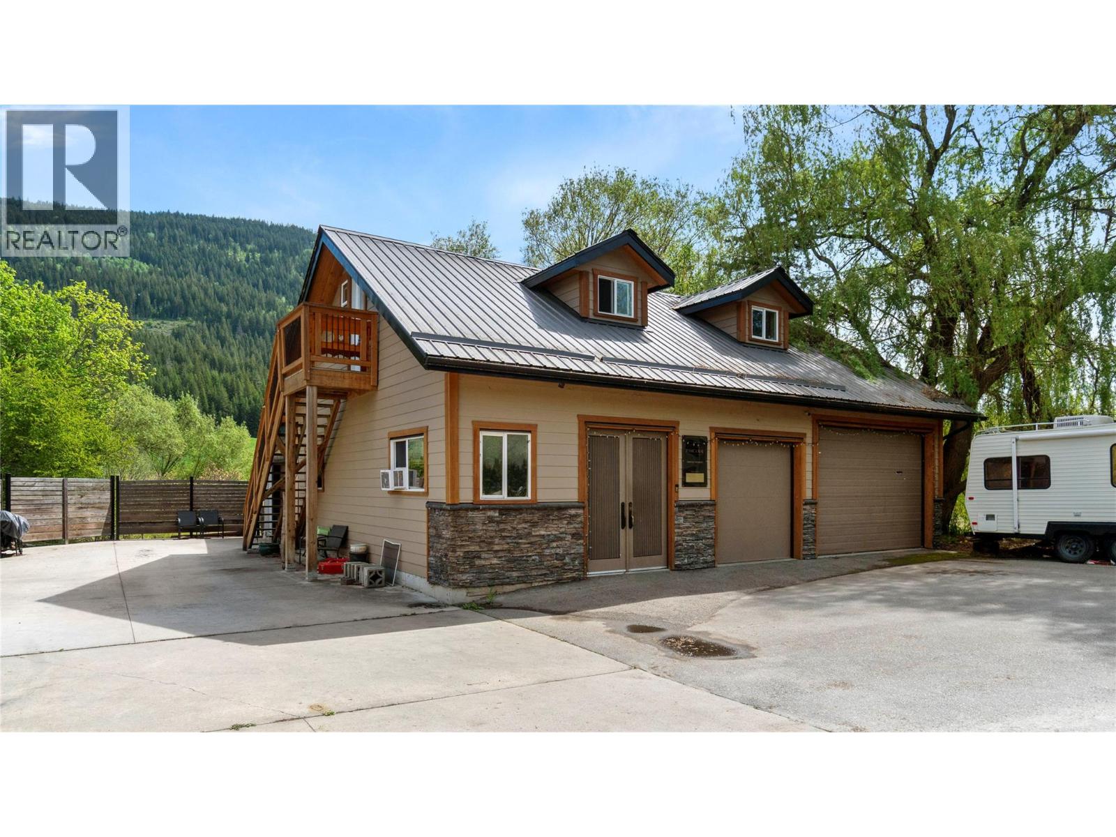 3960 50 Street Ne, Salmon Arm, British Columbia V1E 1Y5 - Photo 2 - 10395012