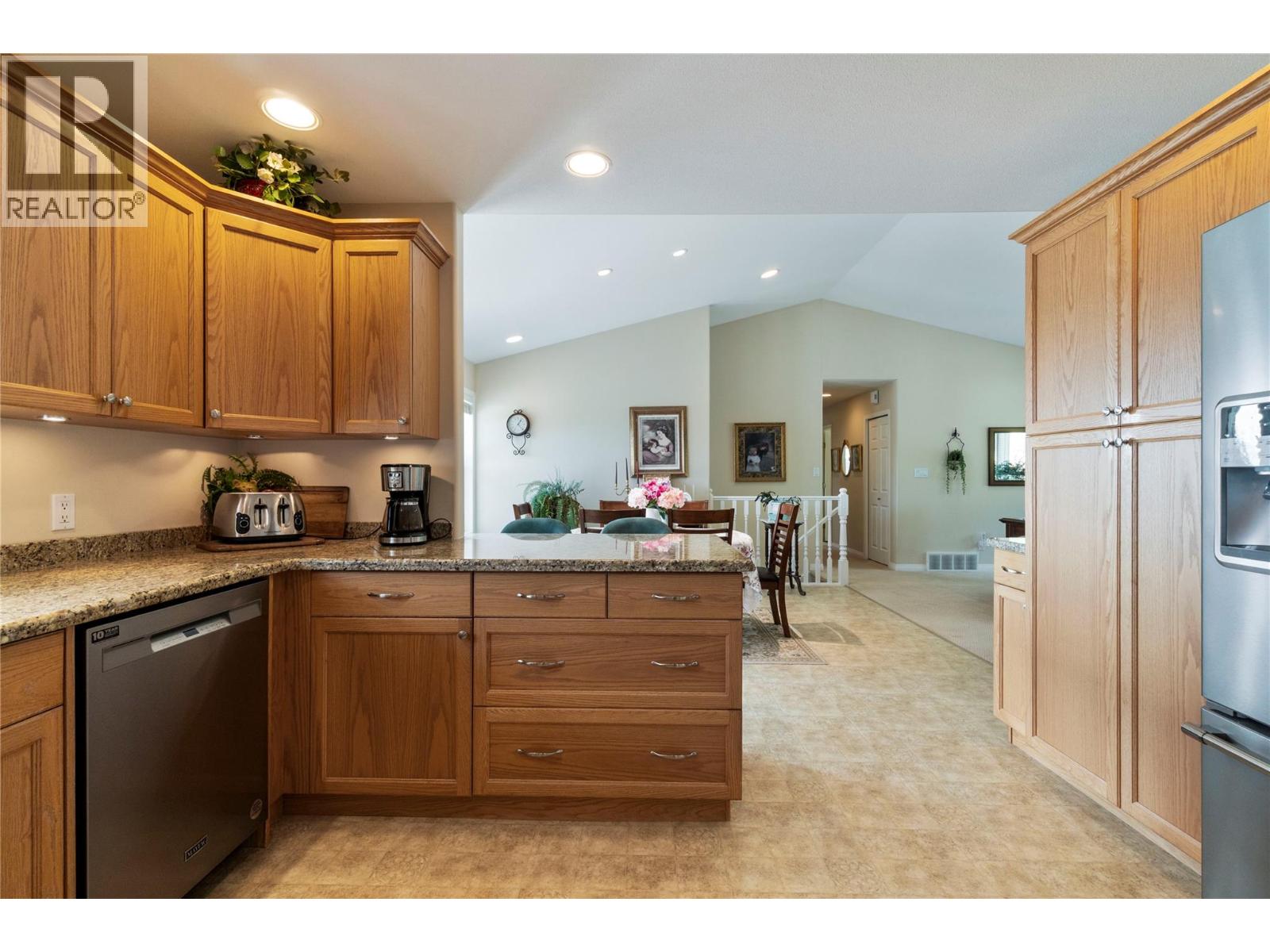 1406 Huckleberry Drive, Sorrento, British Columbia  V0E 2W1 - Photo 10 - 10395158