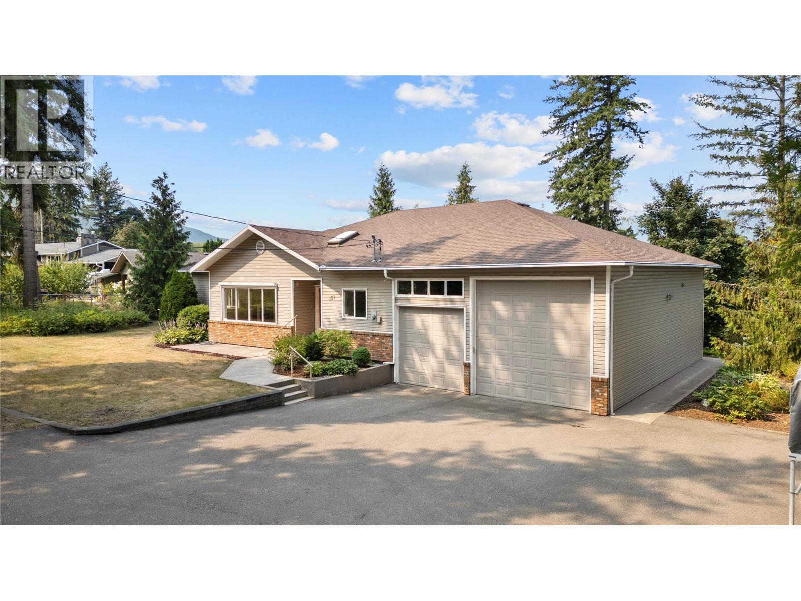 151 25 Street Ne, Salmon Arm, British Columbia V1E 2A8 - Photo 1 - 10396098