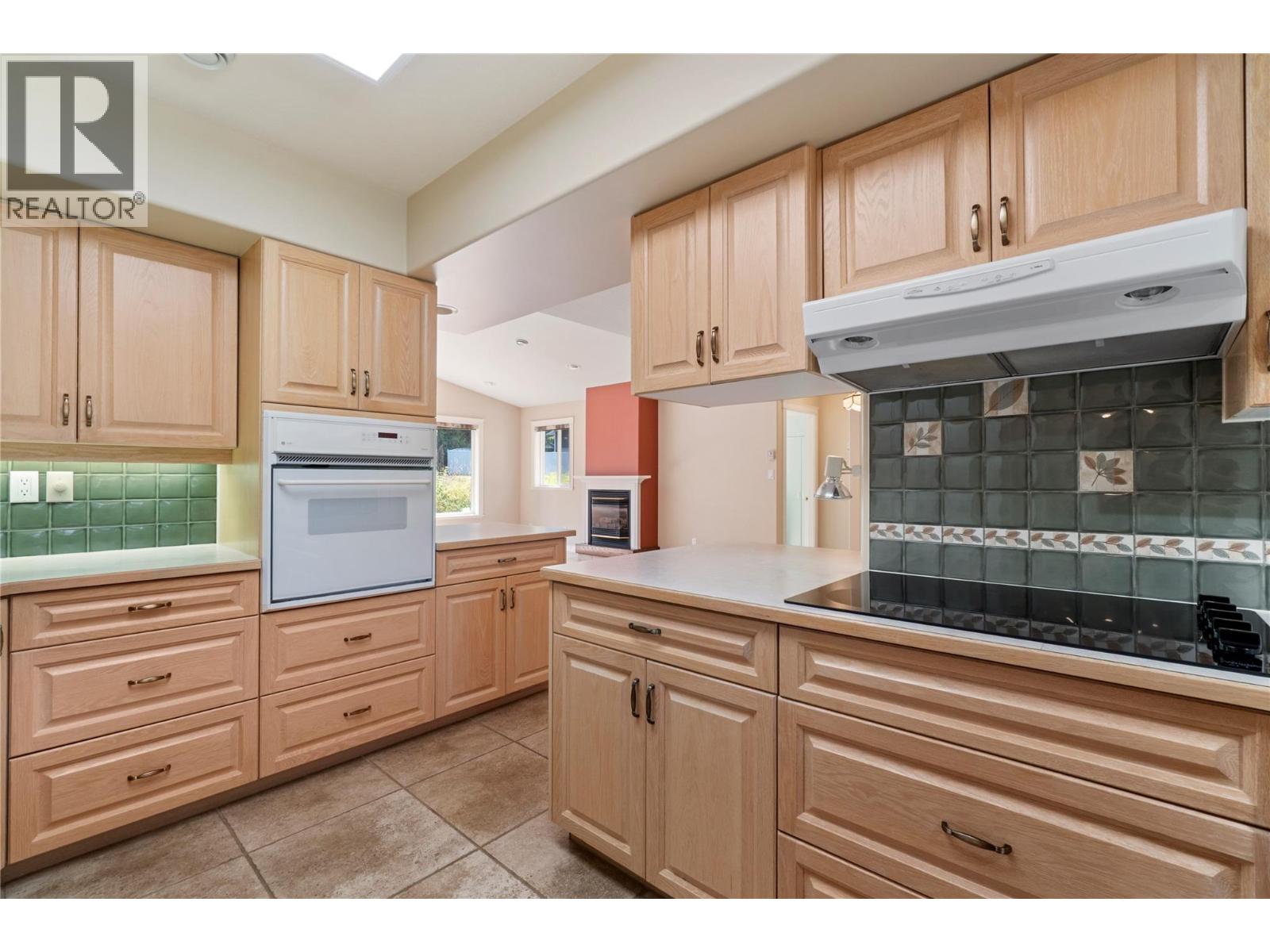 151 25 Street Ne, Salmon Arm, British Columbia V1E 2A8 - Photo 16 - 10396098