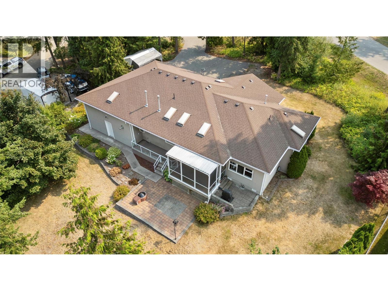 151 25 Street Ne, Salmon Arm, British Columbia V1E 2A8 - Photo 3 - 10396098