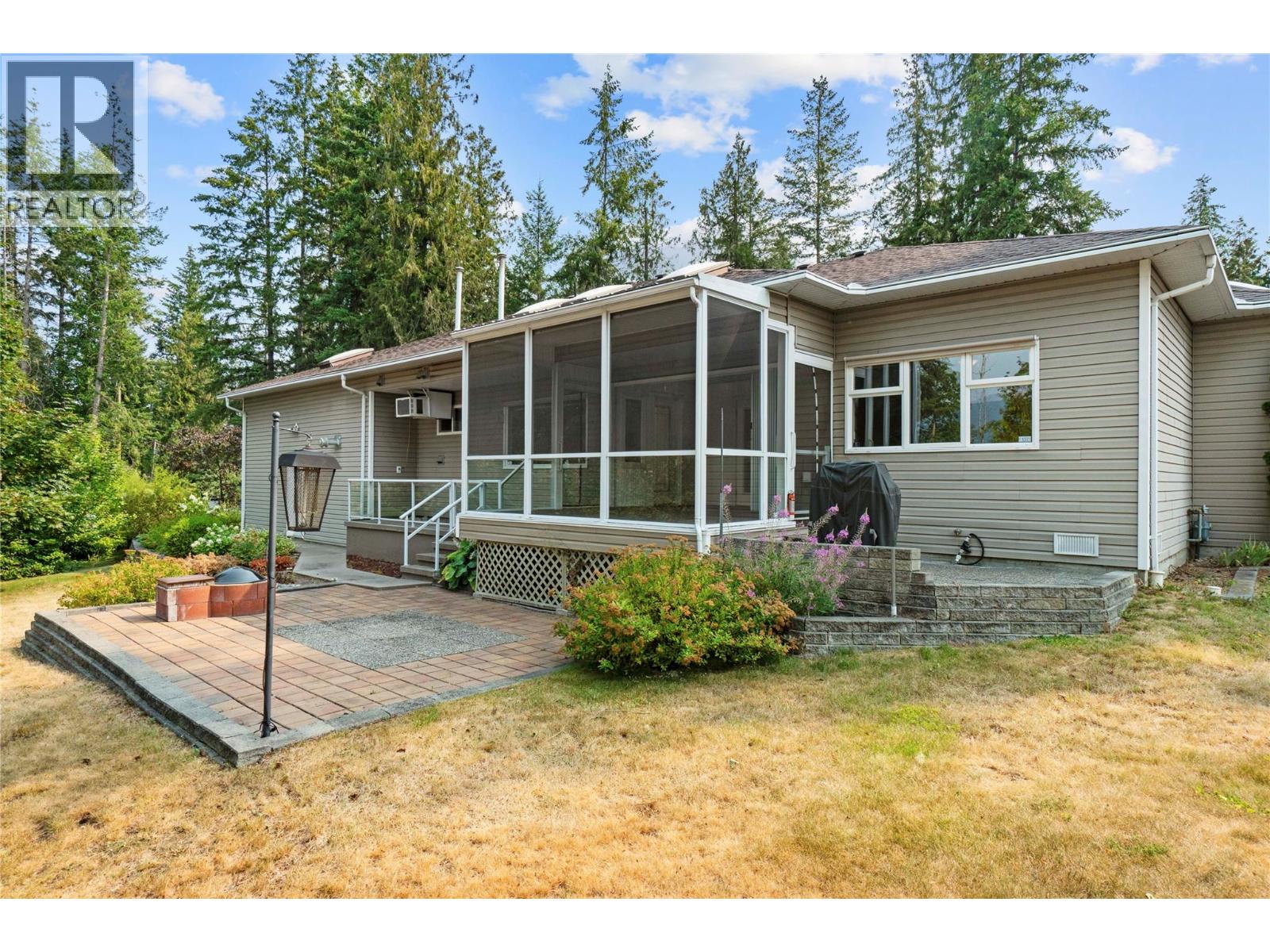 151 25 Street Ne, Salmon Arm, British Columbia V1E 2A8 - Photo 37 - 10396098