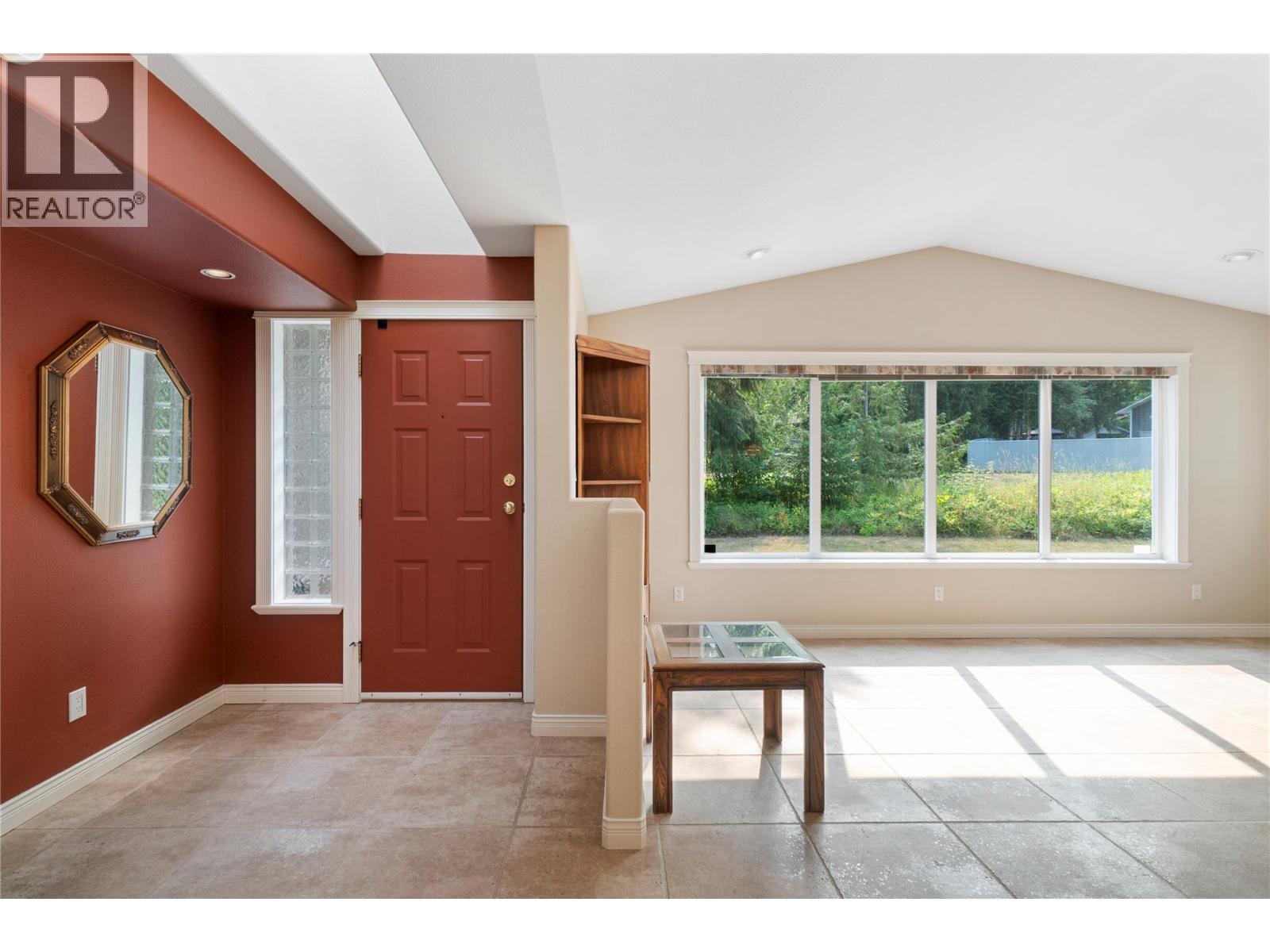 151 25 Street Ne, Salmon Arm, British Columbia V1E 2A8 - Photo 5 - 10396098