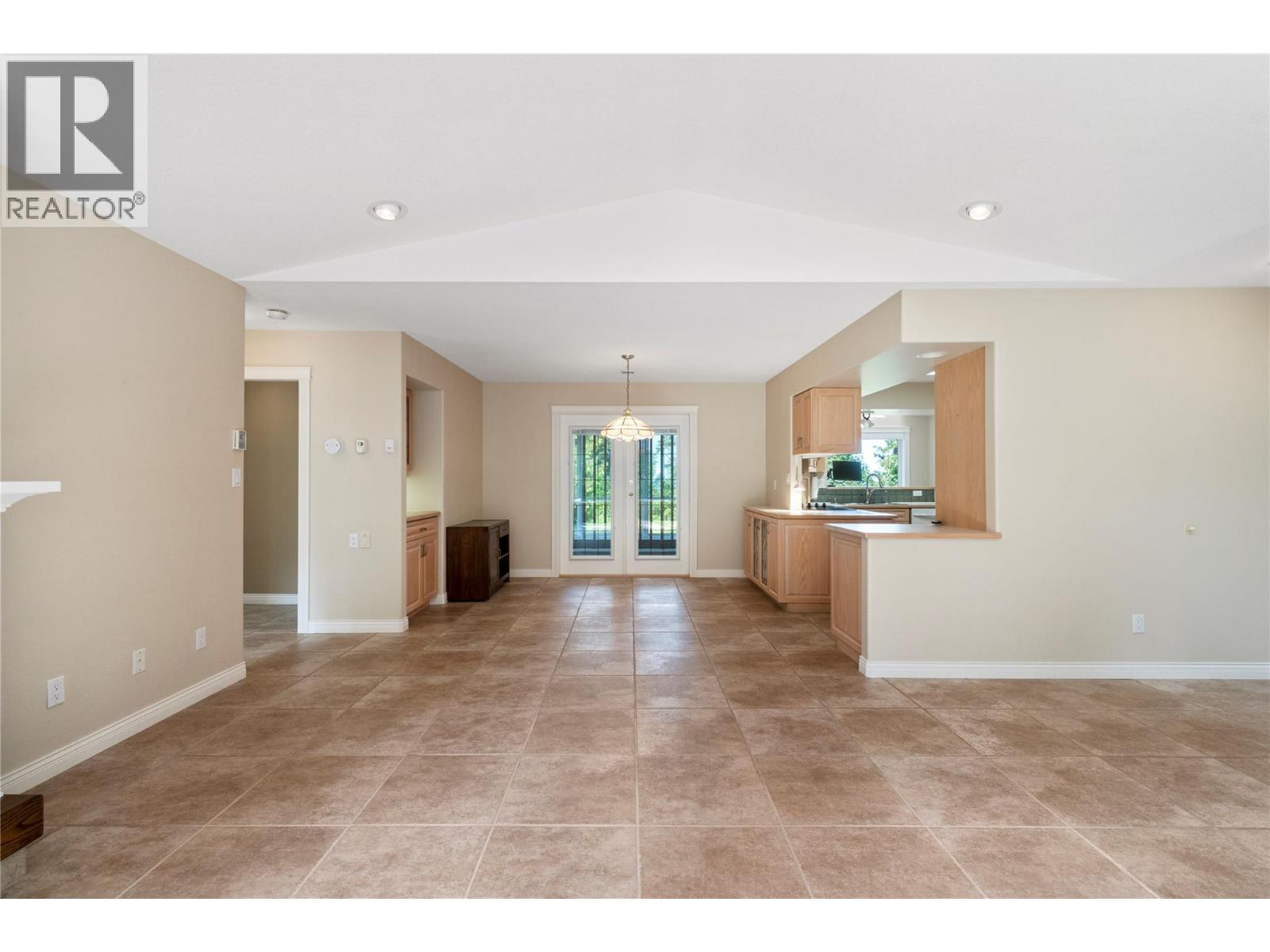 151 25 Street Ne, Salmon Arm, British Columbia V1E 2A8 - Photo 7 - 10396098