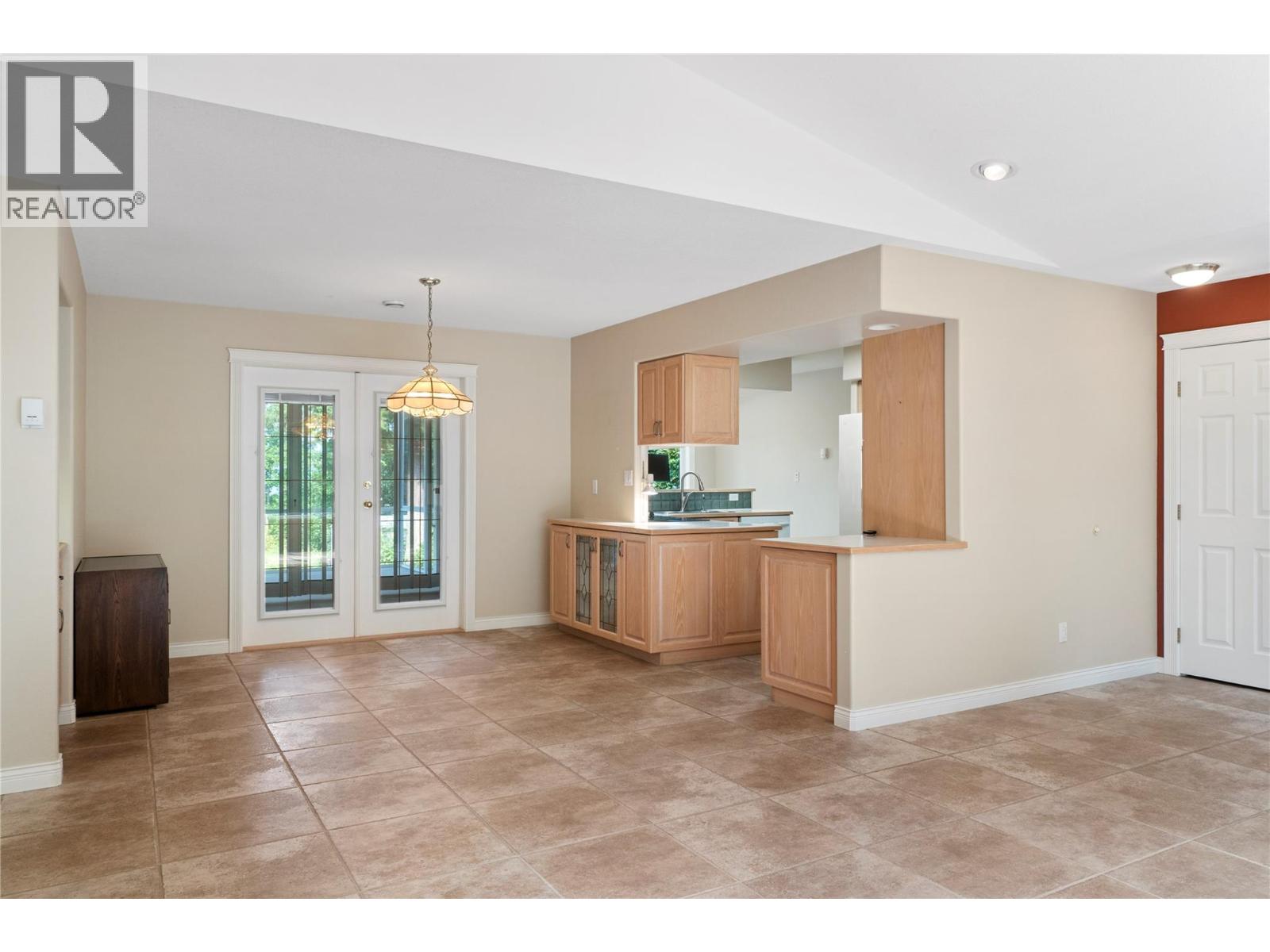 151 25 Street Ne, Salmon Arm, British Columbia V1E 2A8 - Photo 8 - 10396098
