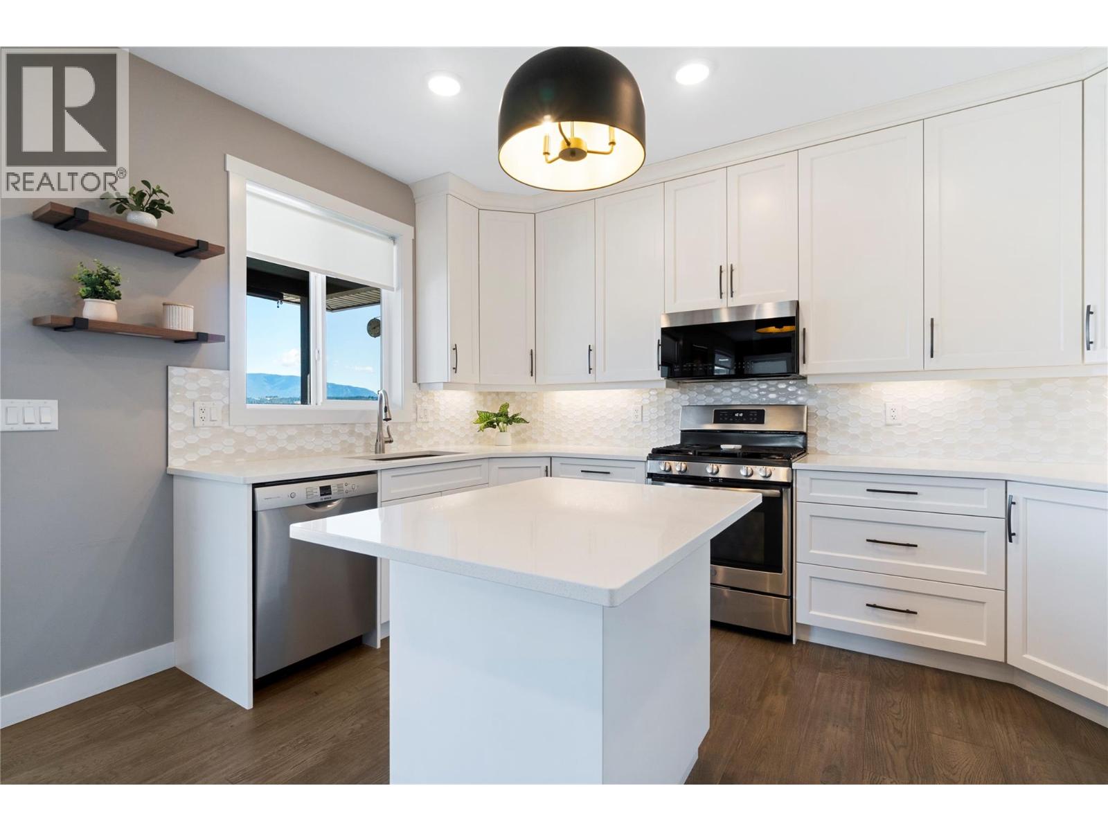 1791 10 Street Sw Unit# 37, Salmon Arm, British Columbia  V1E 0E9 - Photo 4 - 10396546