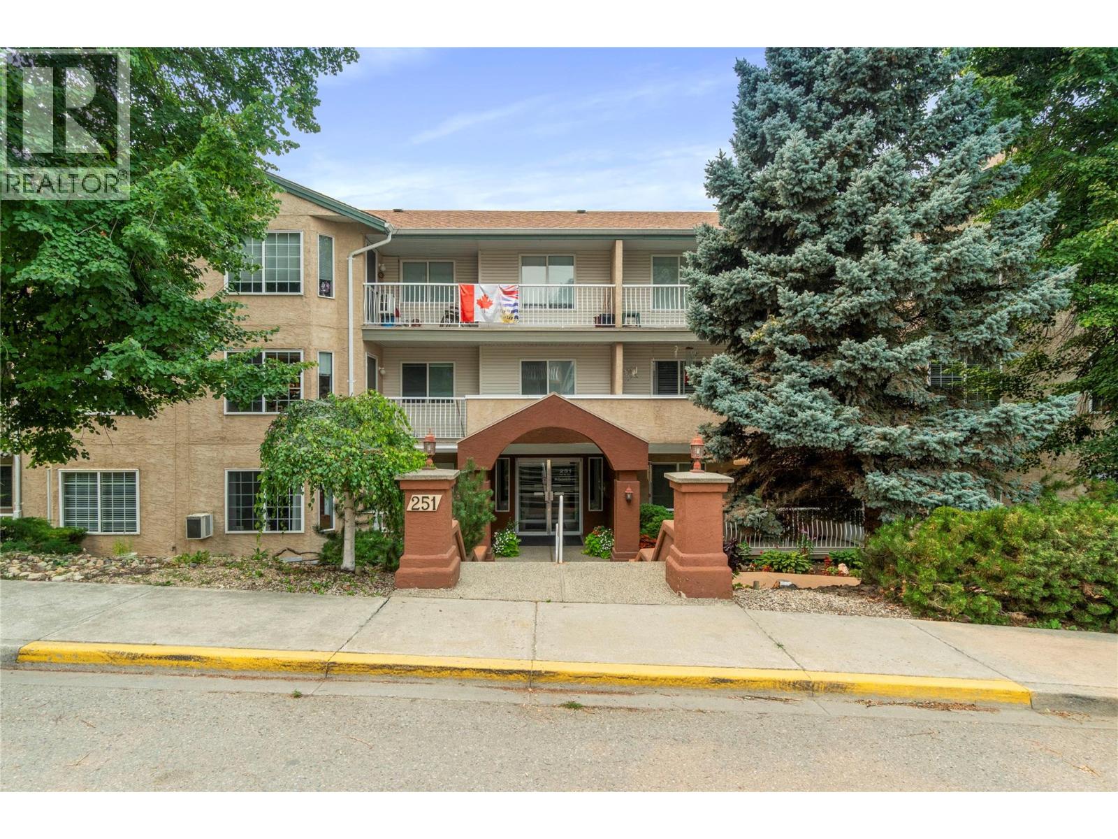 251 6 Street Se Unit# 303, Salmon Arm, British Columbia V1E 1J9 - Photo 1 - 10396983