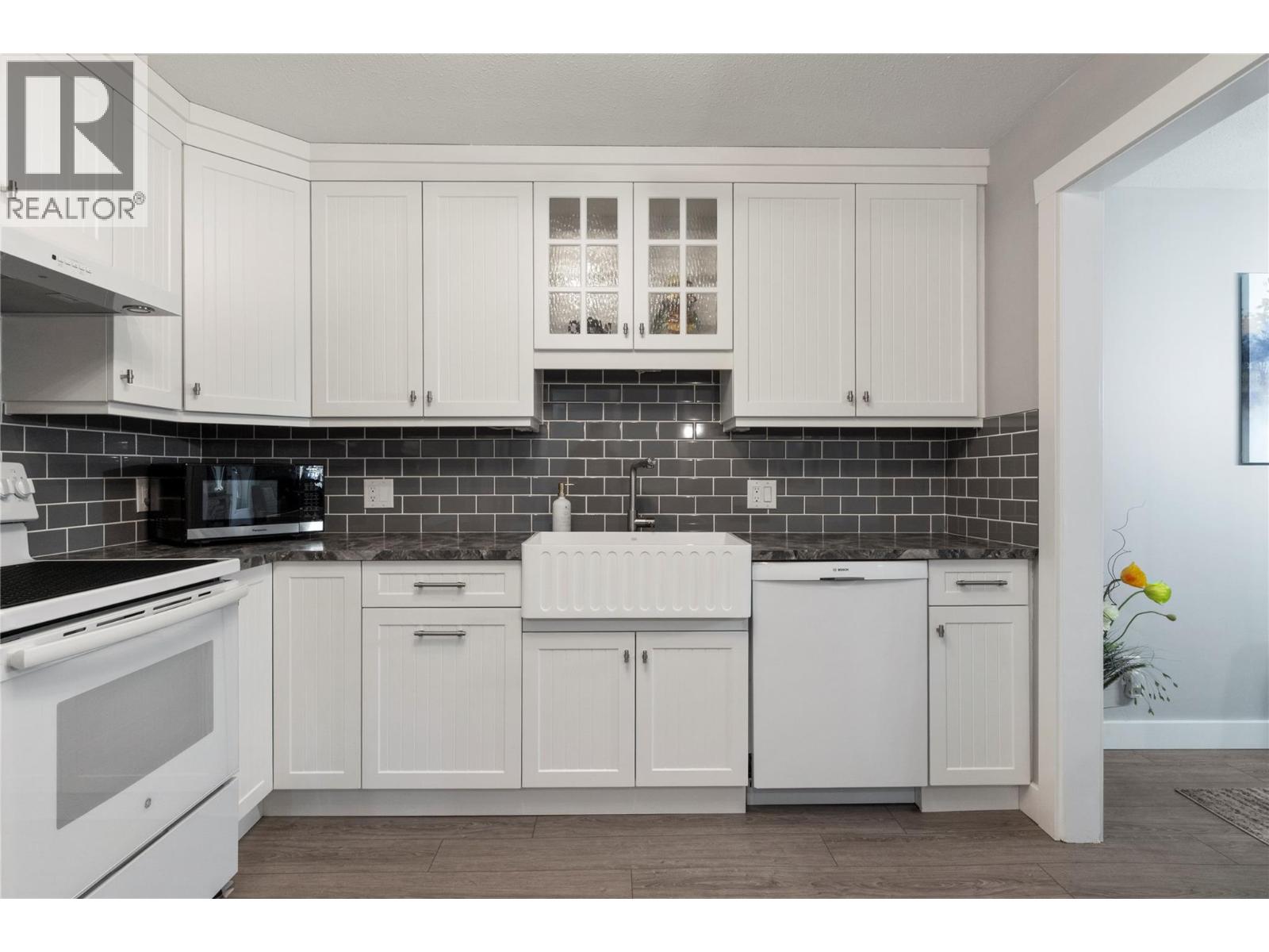 251 6 Street Se Unit# 303, Salmon Arm, British Columbia V1E 1J9 - Photo 3 - 10396983