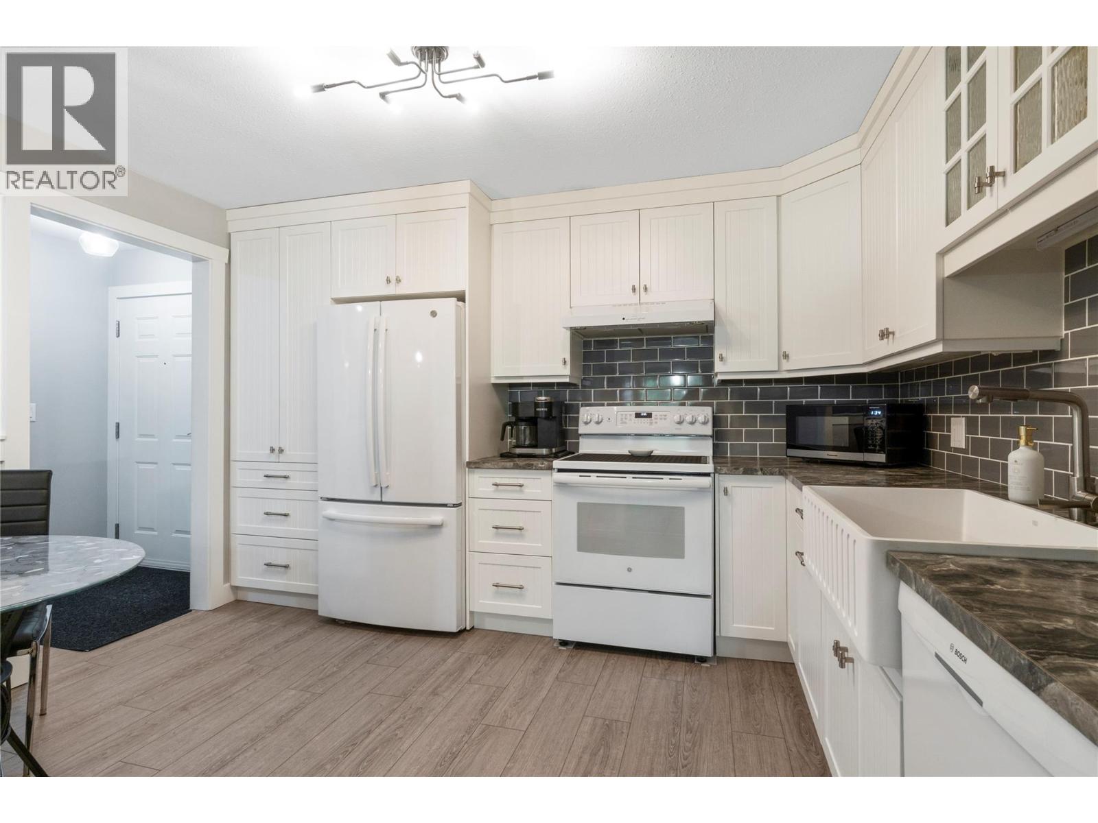 251 6 Street Se Unit# 303, Salmon Arm, British Columbia V1E 1J9 - Photo 4 - 10396983