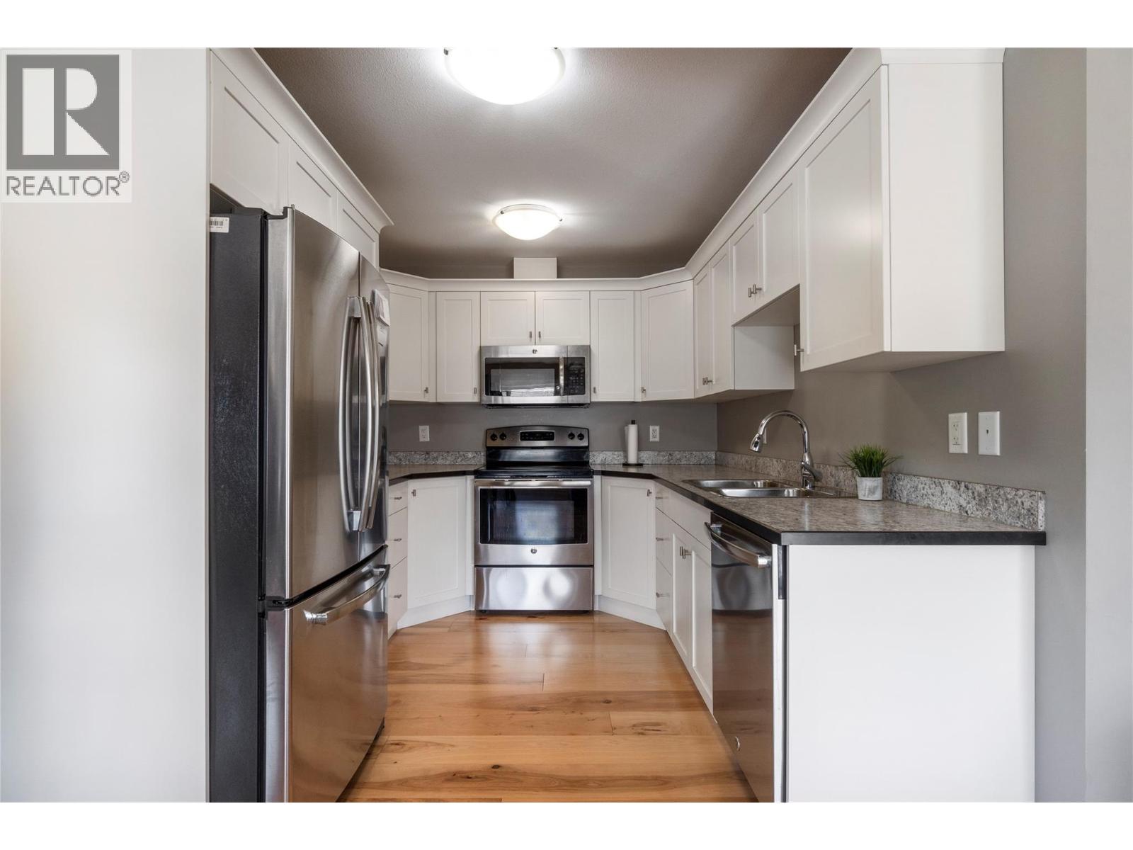 1449 1 Avenue Ne Unit# 404, Salmon Arm, British Columbia V1E 0C4 - Photo 2 - 10397479