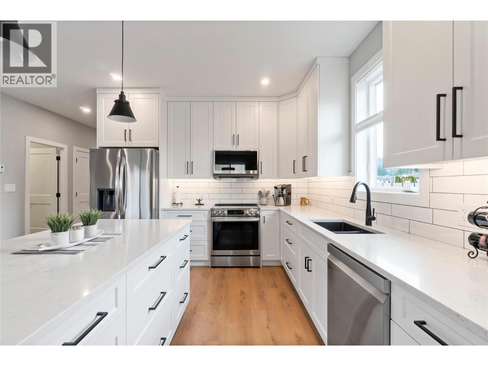 1330 10 Street Sw Unit# 16, Salmon Arm, British Columbia V1E 0E4 - Photo 3 - 10397878