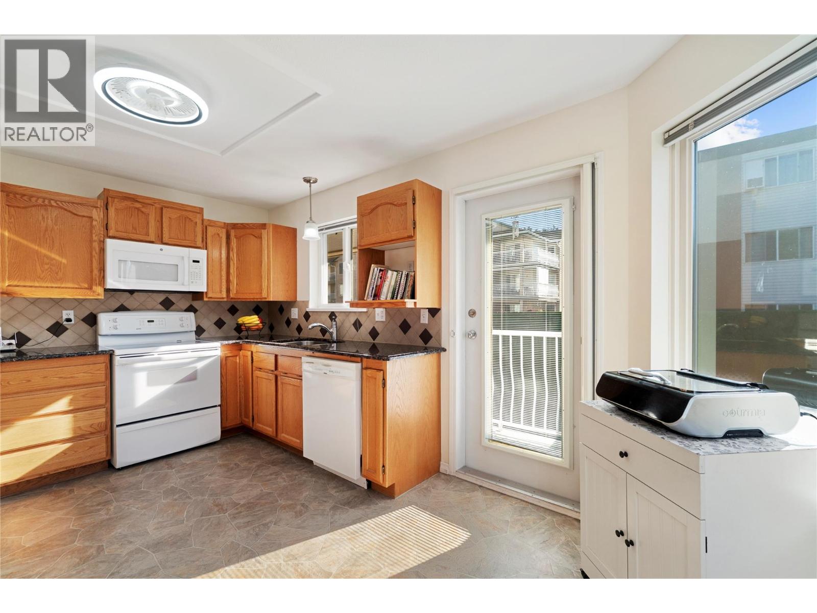 250 5 Street Se Unit# 107, Salmon Arm, British Columbia V1E 1J8 - Photo 12 - 10398899
