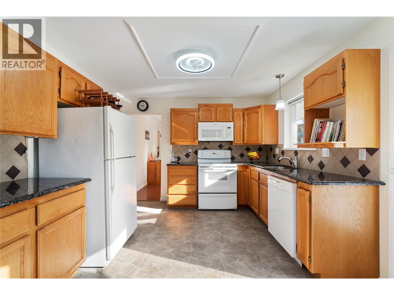 250 5 Street Se Unit# 107, Salmon Arm, British Columbia V1E 1J8 - Photo 9 - 10398899