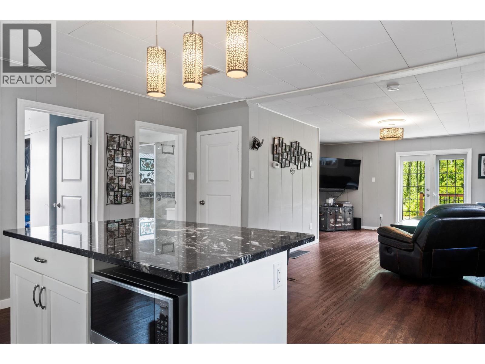 410 Foothill Road Sw, Salmon Arm, British Columbia V1E 1T6 - Photo 12 - 10399078