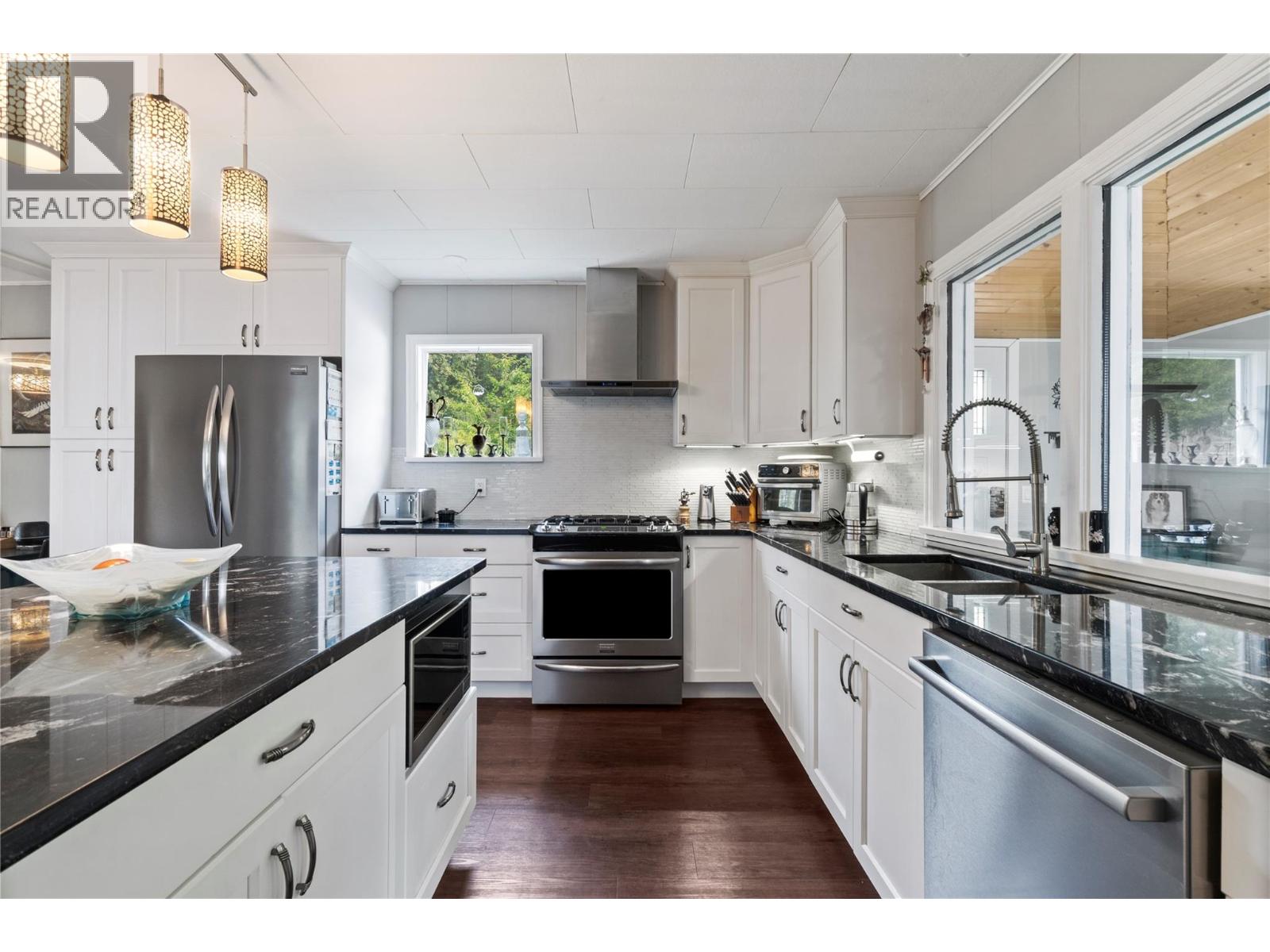 410 Foothill Road Sw, Salmon Arm, British Columbia V1E 1T6 - Photo 9 - 10399078