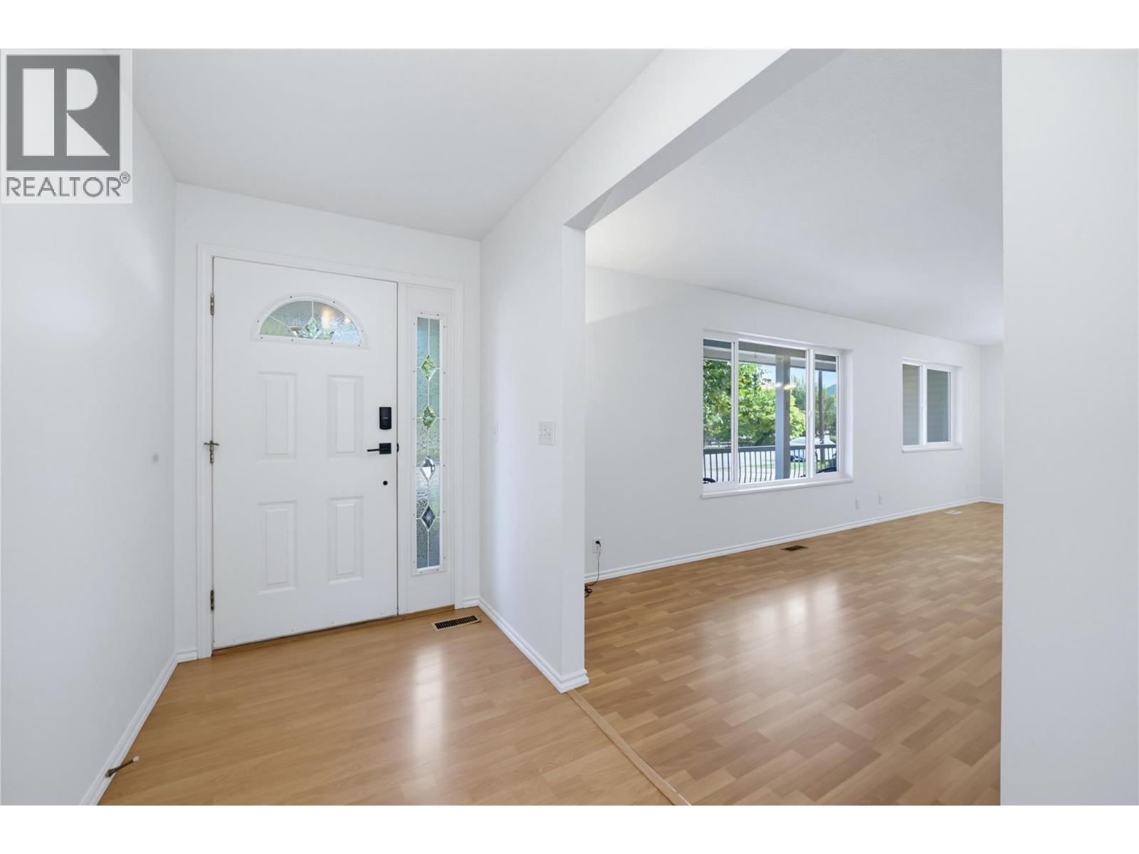 5080 70 Avenue Ne, Salmon Arm, British Columbia V0E 1K0 - Photo 4 - 10399667