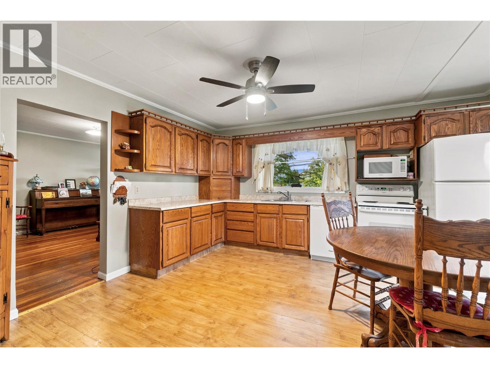 2970 30 Street Ne, Salmon Arm, British Columbia  V1E 3G7 - Photo 8 - 10399739